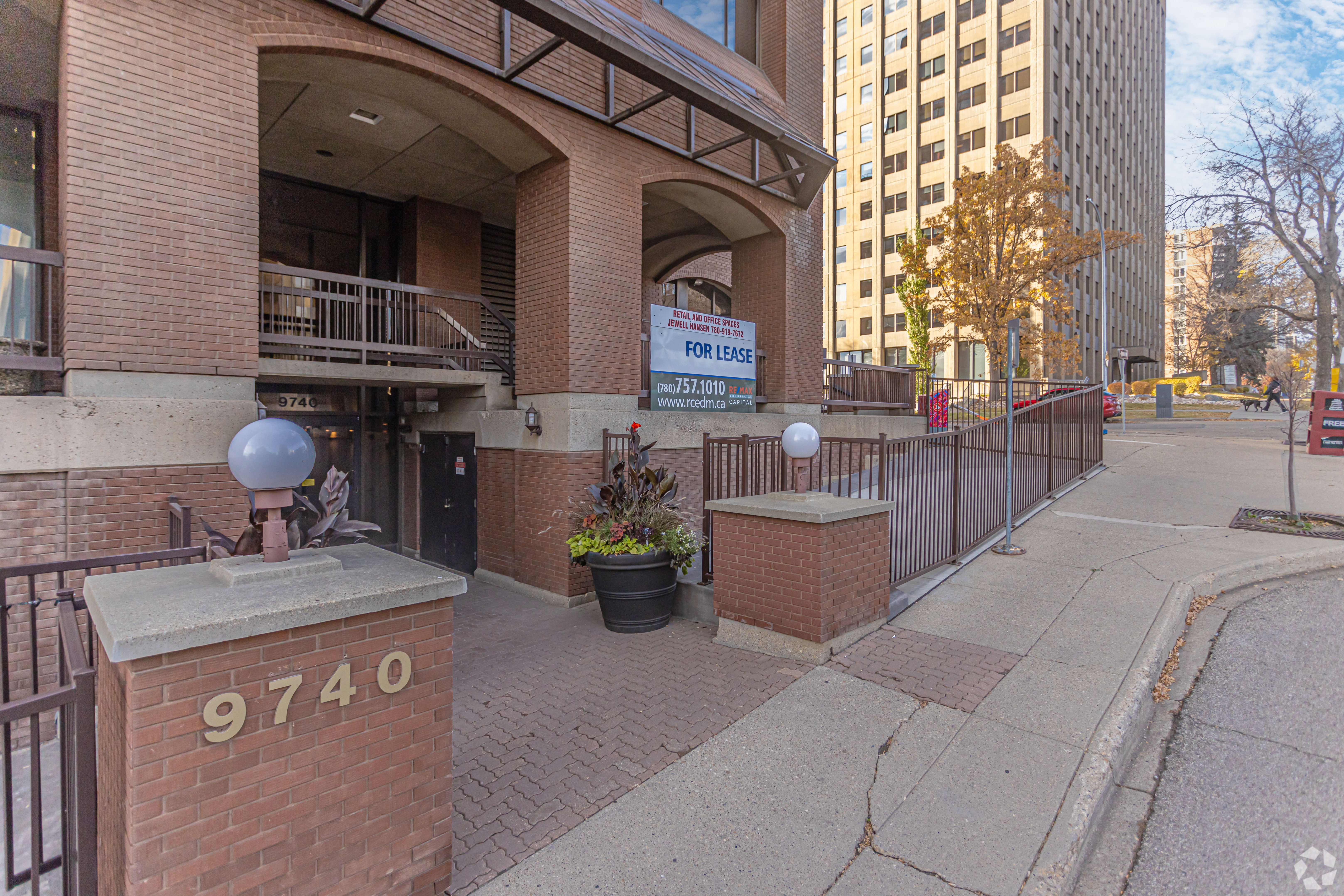 Park Plaza, 10611 - 98 Avenue, Edmonton, AB T5K 2P7, Canada