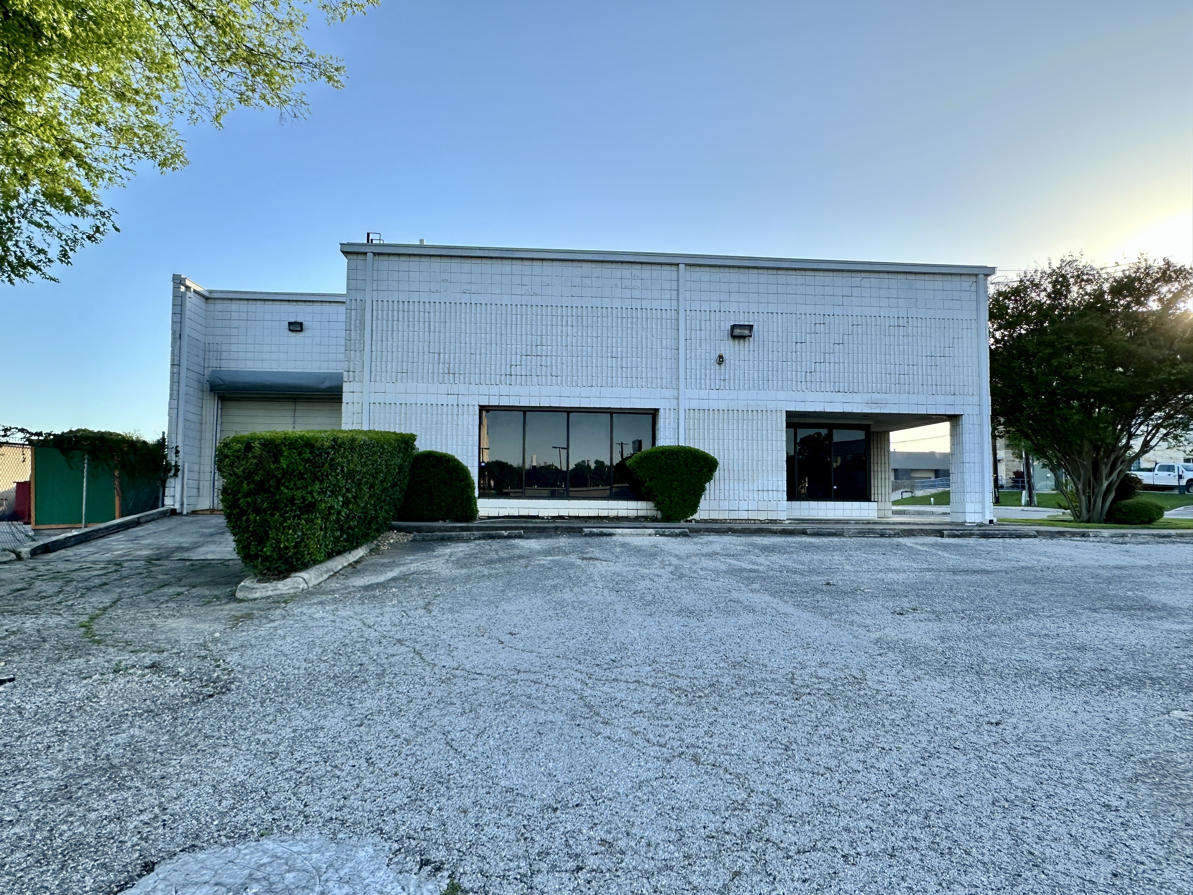 McCullough Industrial Flex, 9918 McCullough Avenue, San Antonio, TX 78216