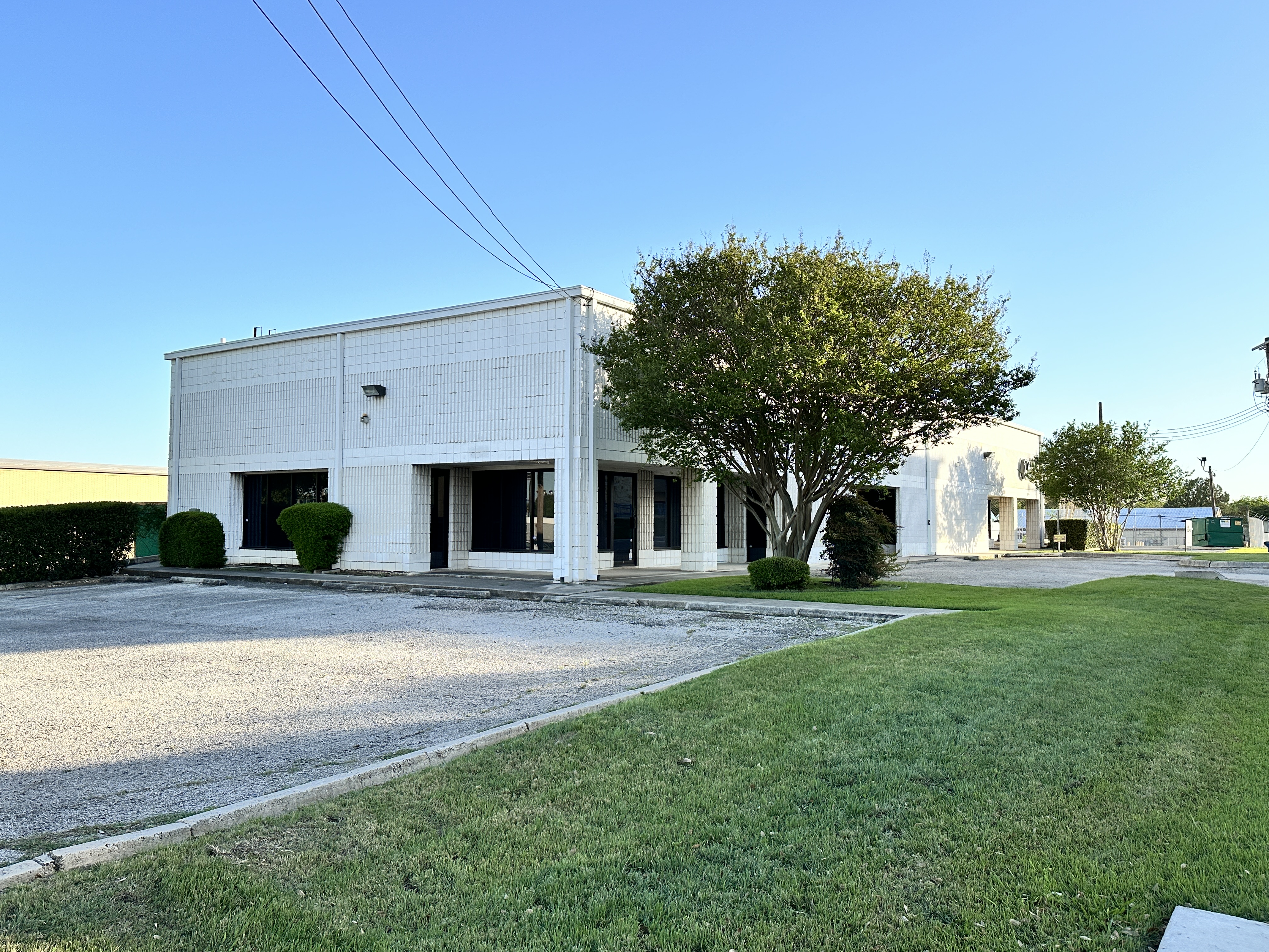 McCullough Industrial Flex, 9918 McCullough Avenue, San Antonio, TX 78216
