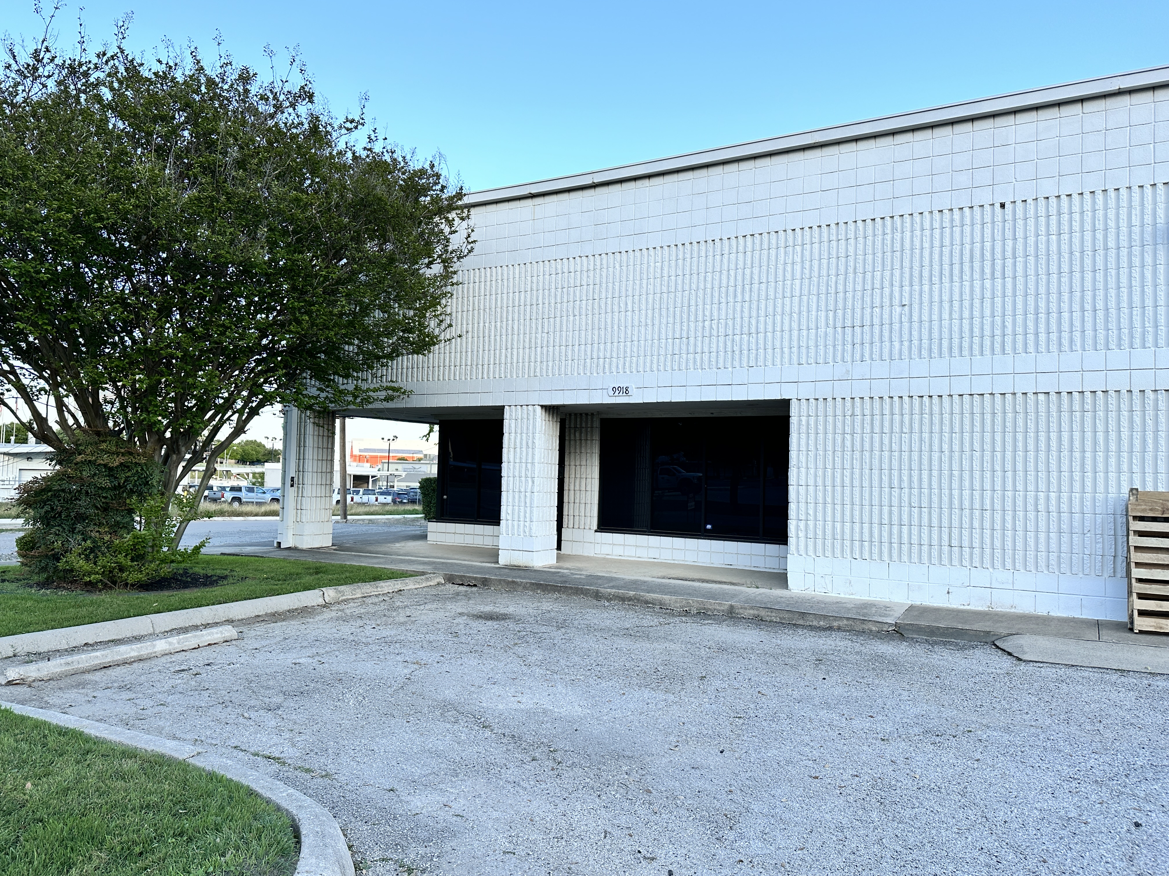 McCullough Industrial Flex, 9918 McCullough Avenue, San Antonio, TX 78216