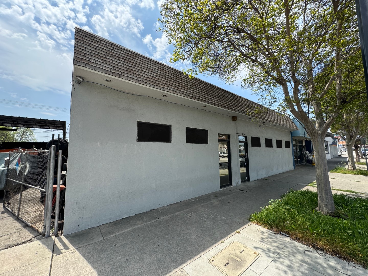621 S Victory Blvd