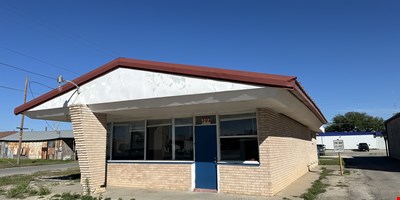301 S. Teel, Devine, TX  78016