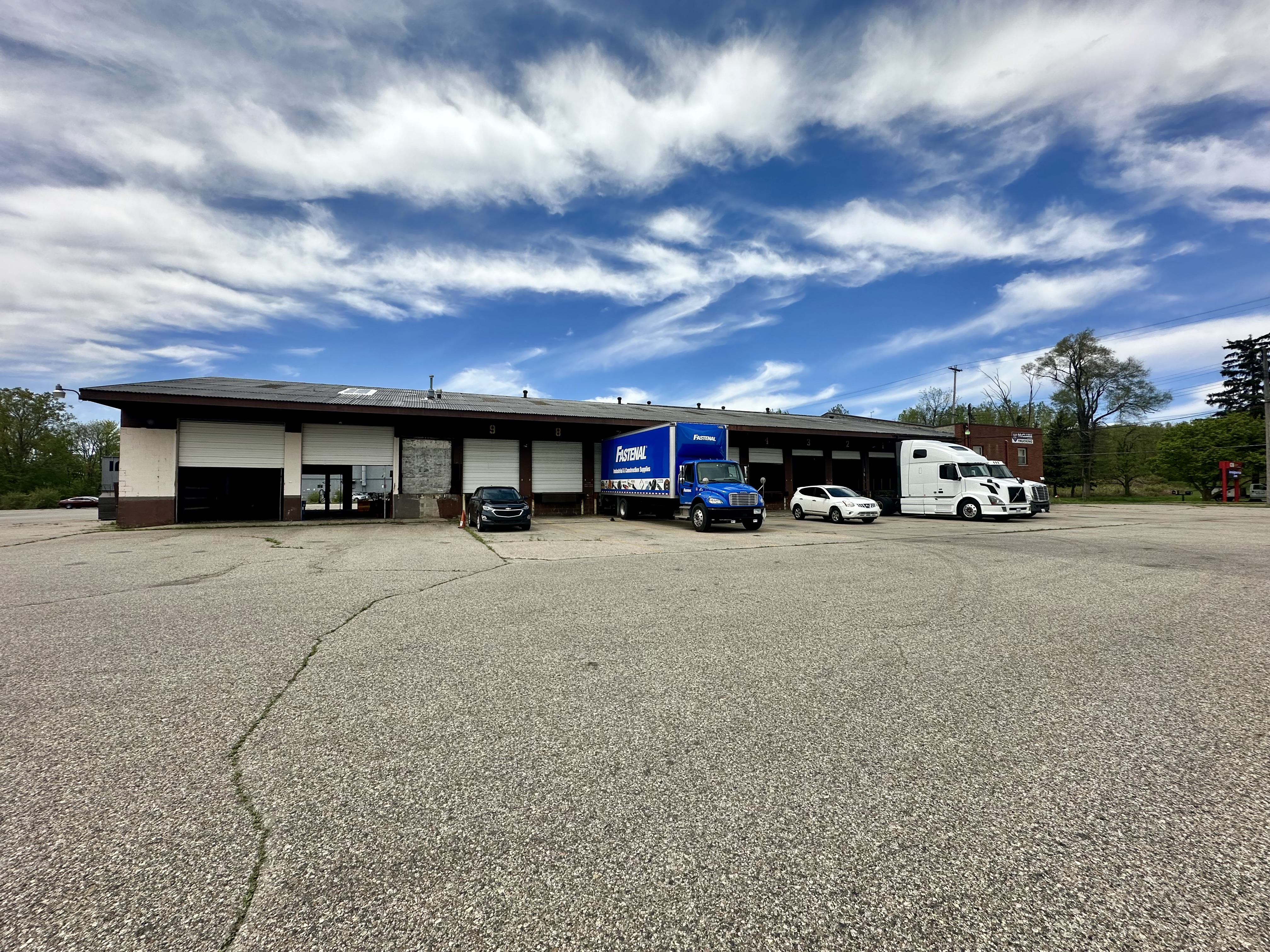 Industrial Cross Dock Lansing Township, 3333 West Saint Joseph Street, Lansing, MI 48917
