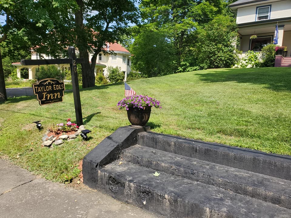 Taylor Edes Inn, 20 High Street, Dexter, ME 04930