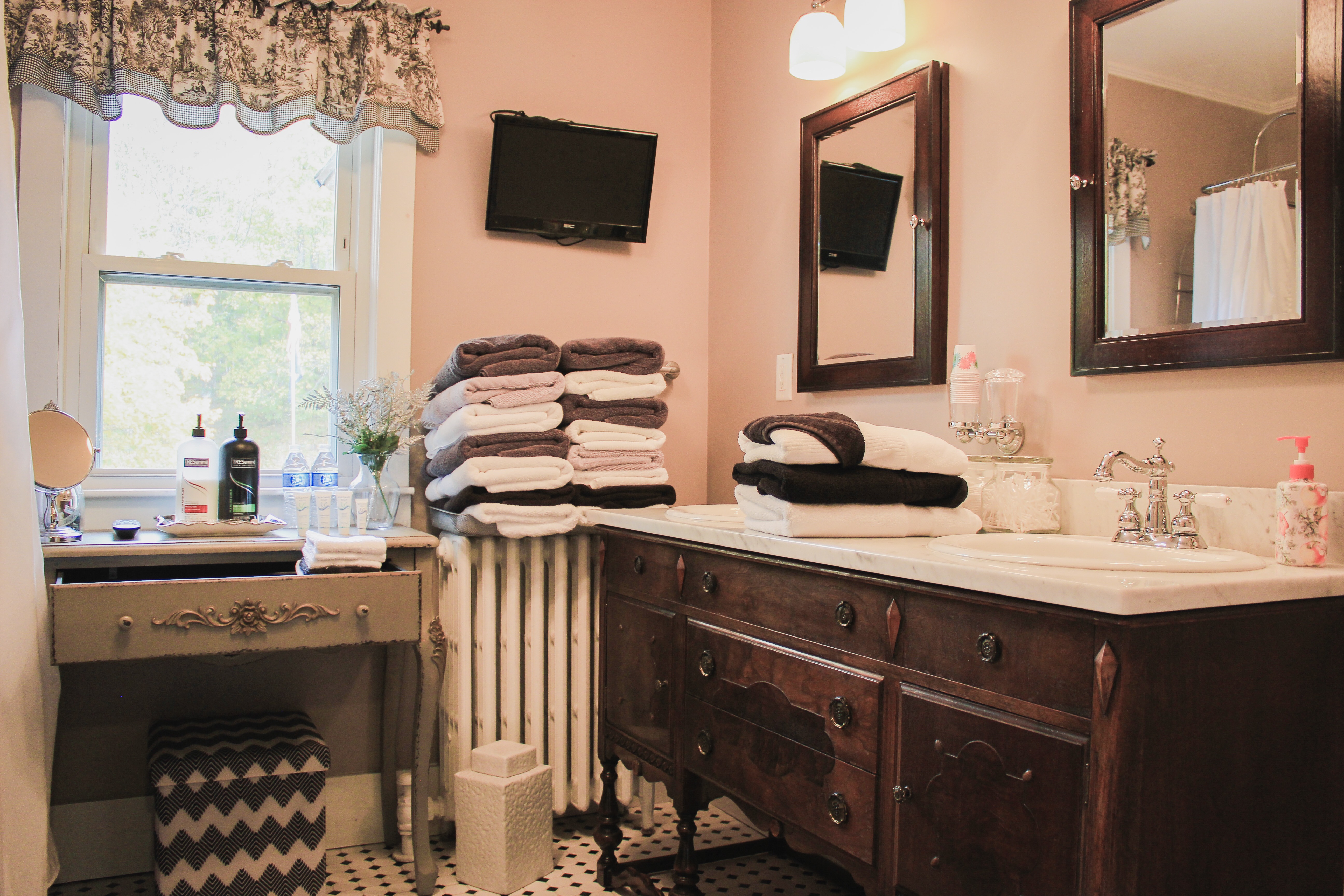 Taylor Edes Inn, 20 High Street, Dexter, ME 04930