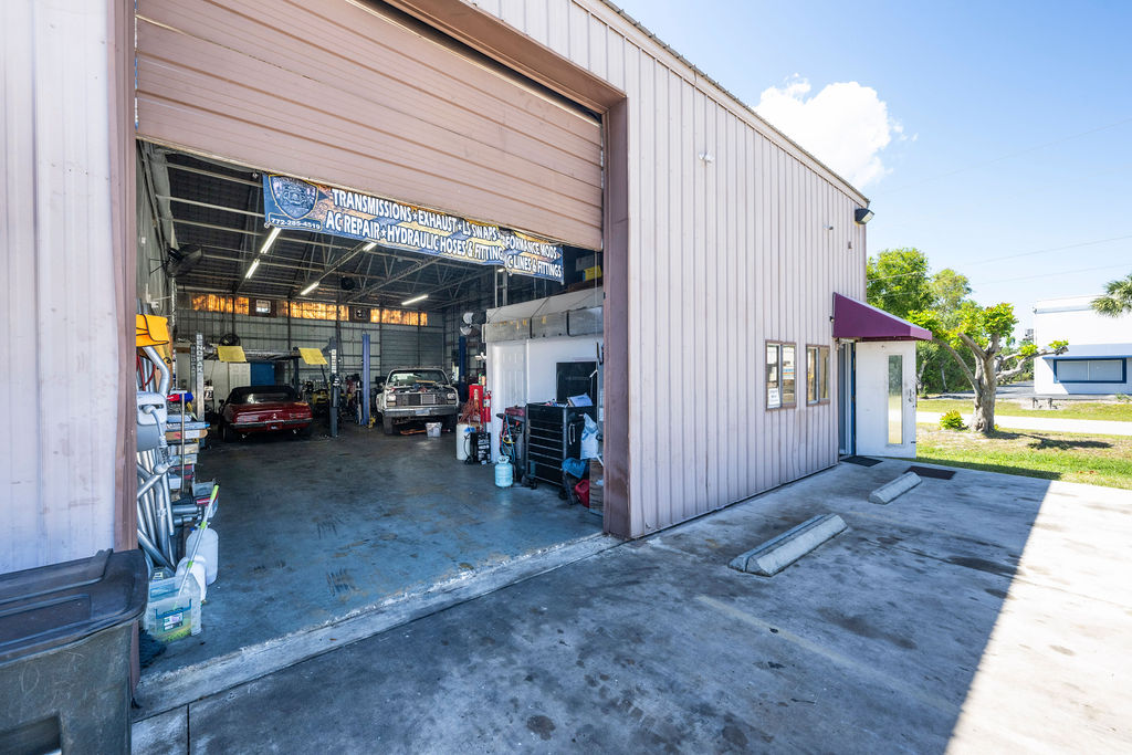 Niemeyer Industrial Condo, 1556 Southeast South Niemeyer Circle, Port St. Lucie, FL 34952