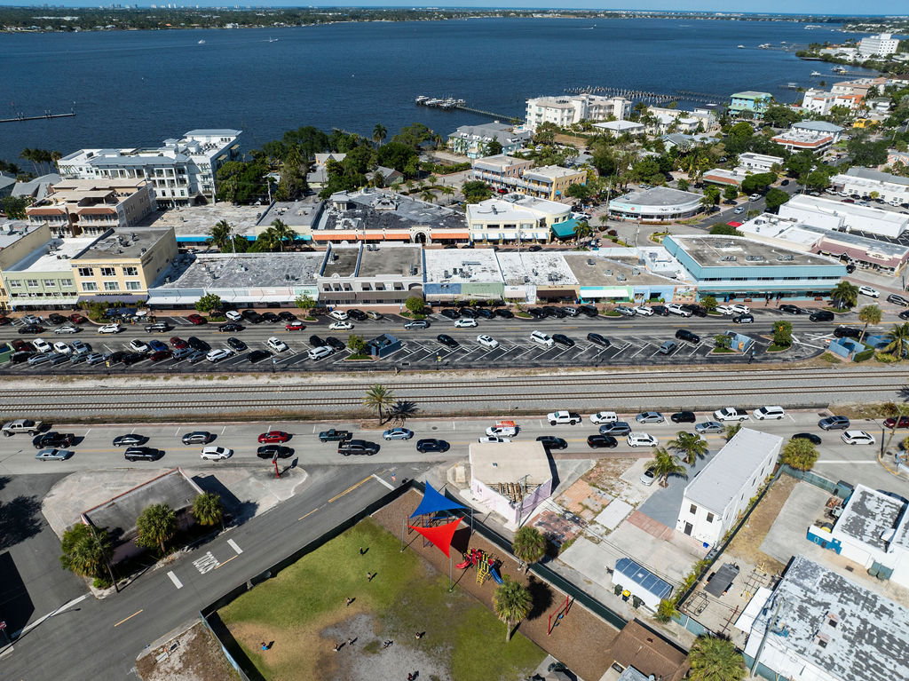 DOWNTOWN STUART OPPORTUNITY, 290 SW Dixie HWY, Stuart, FL 34994