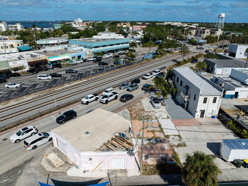 DOWNTOWN STUART OPPORTUNITY, 290 SW Dixie HWY, Stuart, FL 34994