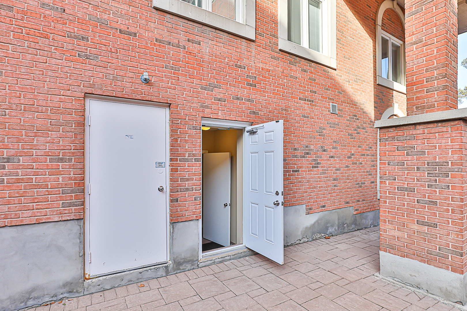 335 Renfrew Drive, Markham, ON L3R 9S9, Canada