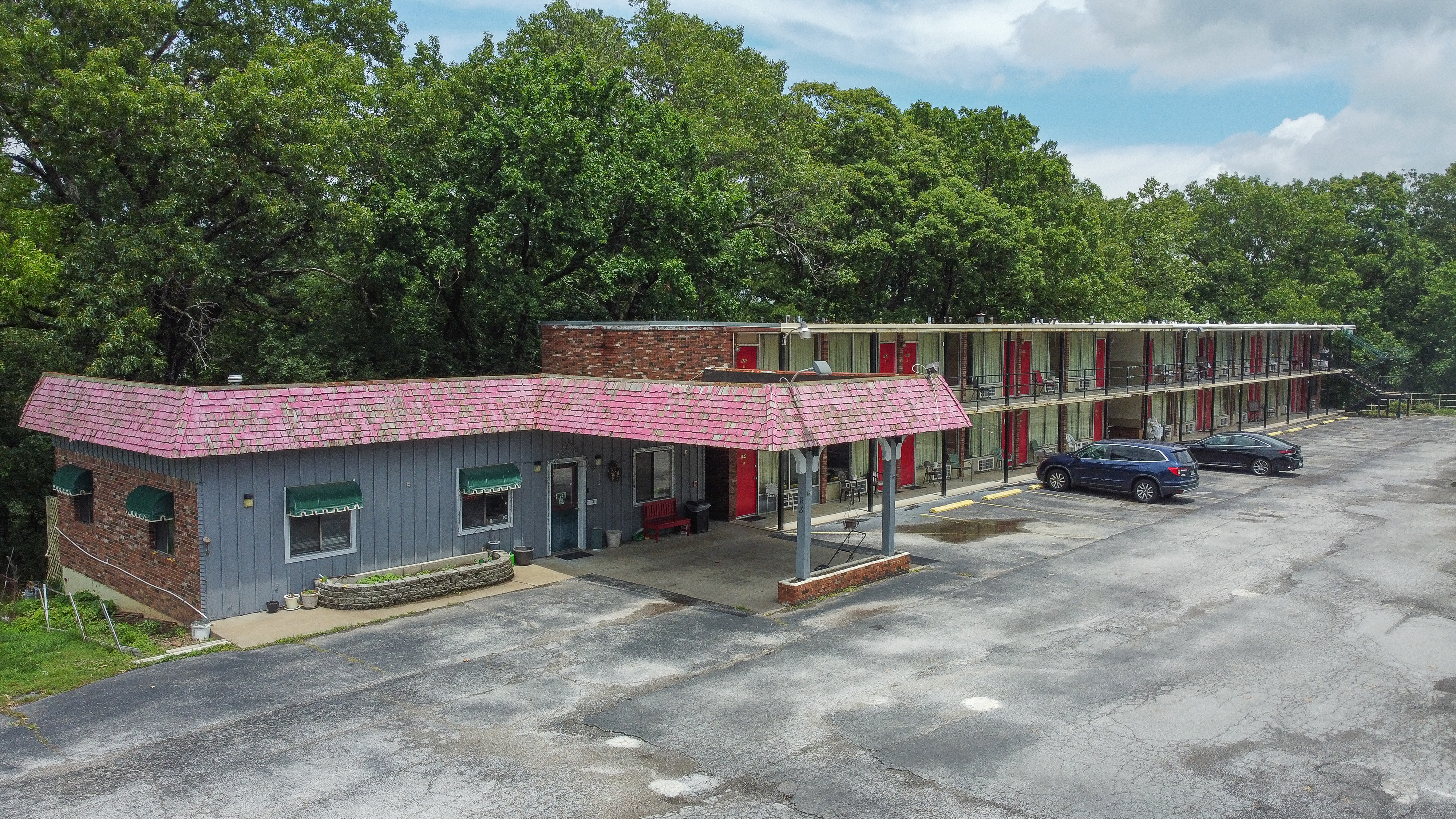 Thurman's Lodge, 163 East Van Buren, Eureka Springs, AR 72632