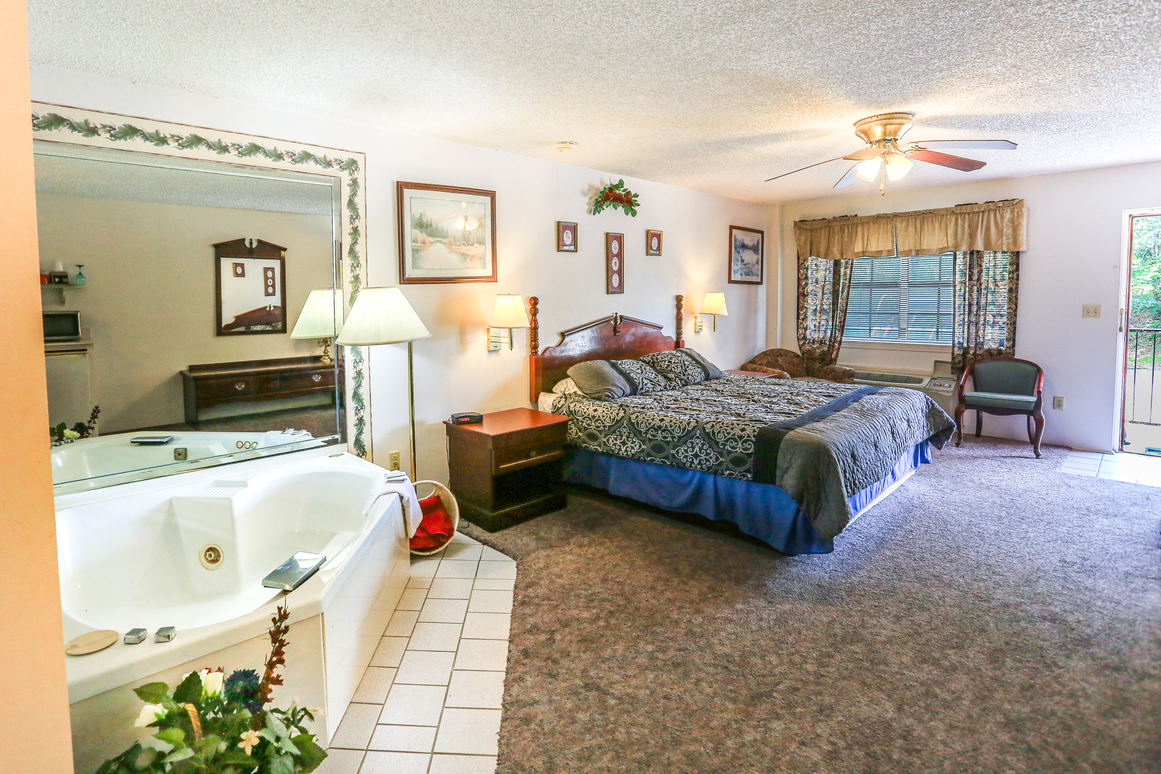 Thurman's Lodge, 163 East Van Buren, Eureka Springs, AR 72632