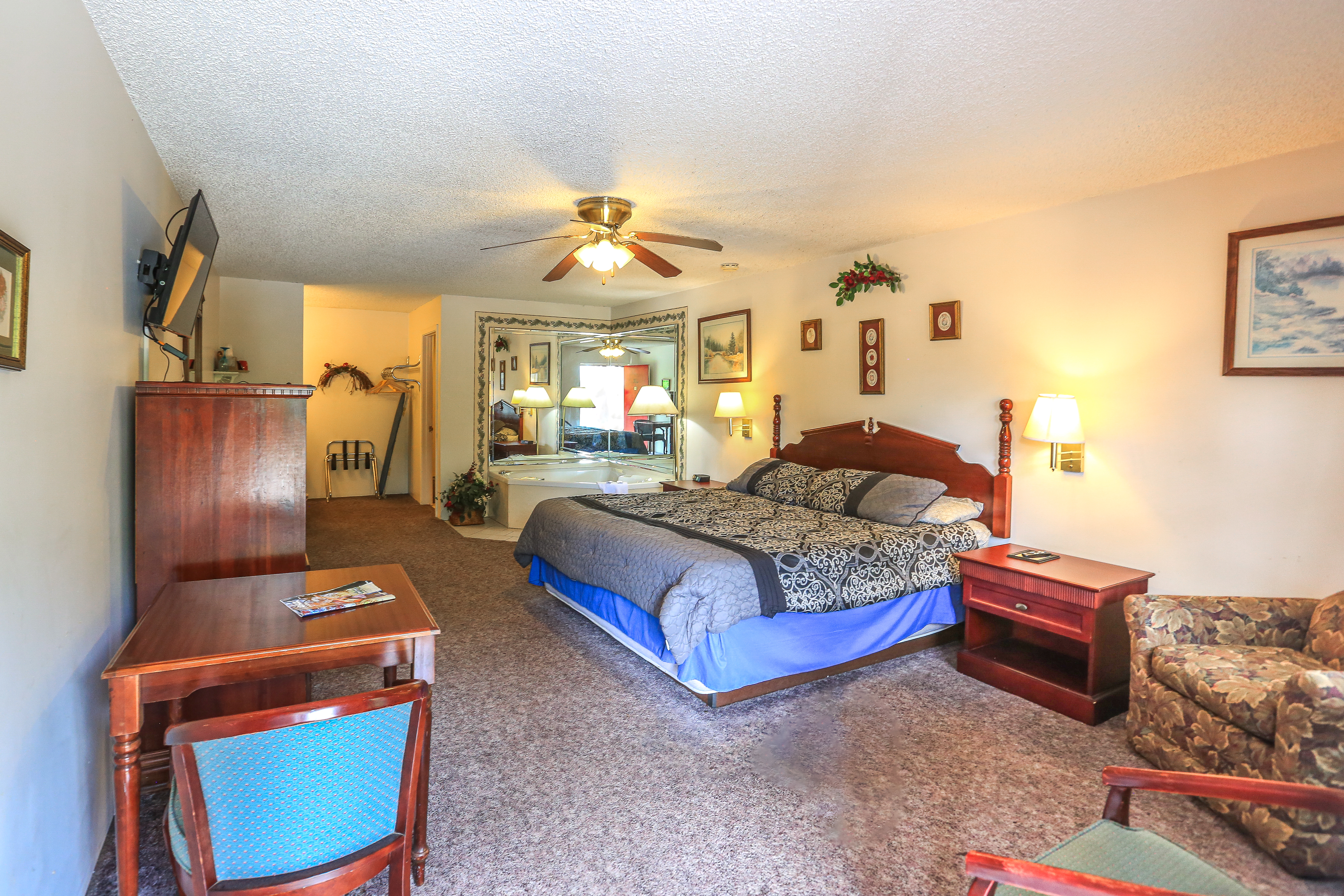 Thurman's Lodge, 163 East Van Buren, Eureka Springs, AR 72632