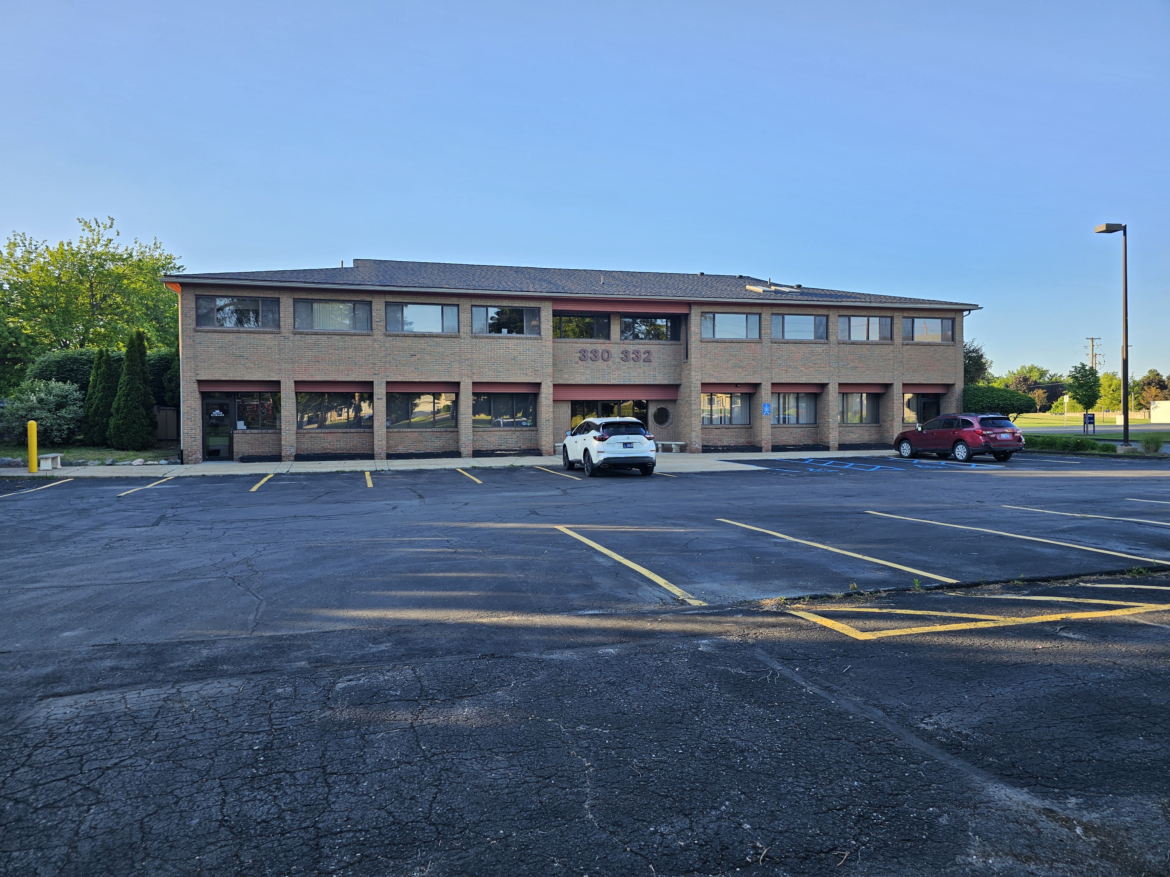 330-332 W Tienken