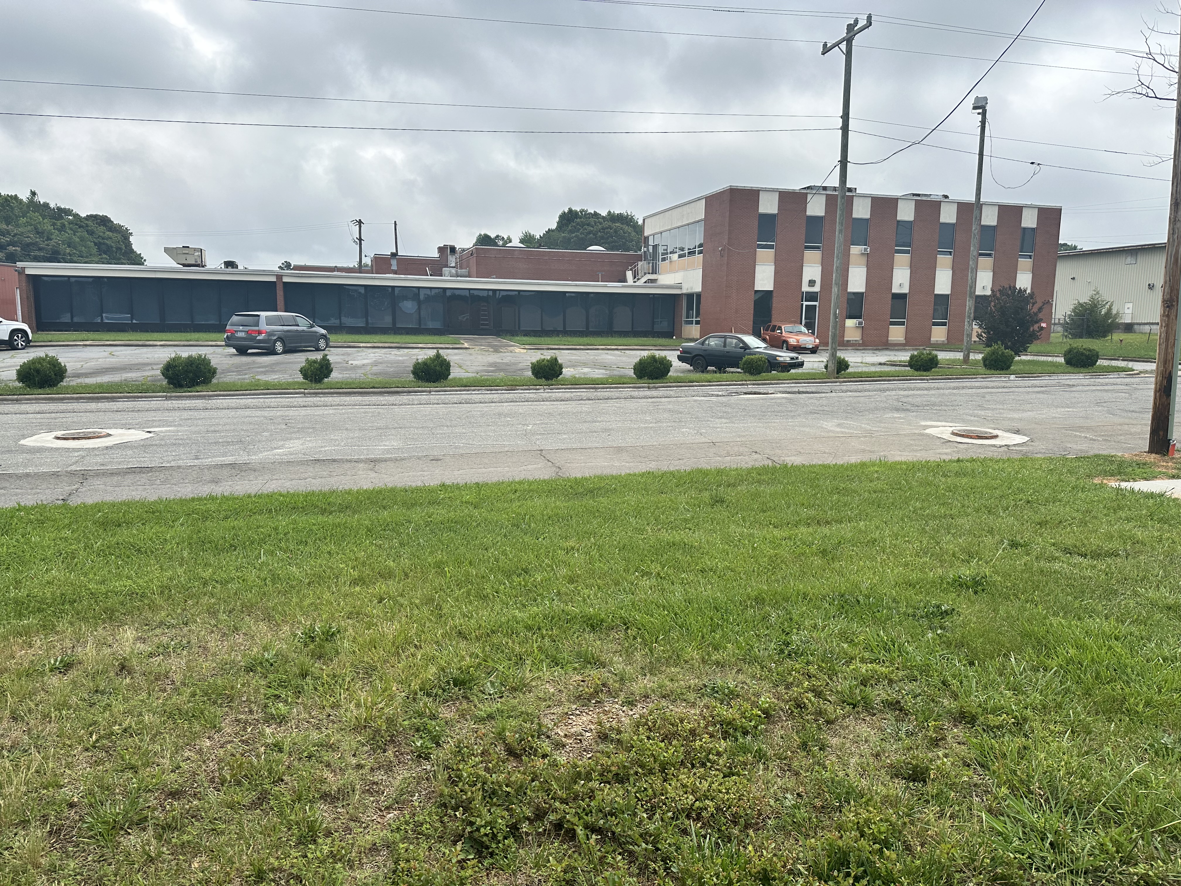 54,089 SF Warehouse with 6,849 SF of renovated office space in High Point, NC