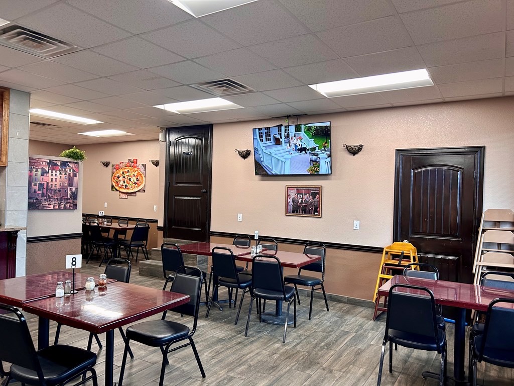203 W Sealy Ave, 203 West Sealy Avenue, Monahans, TX 79756