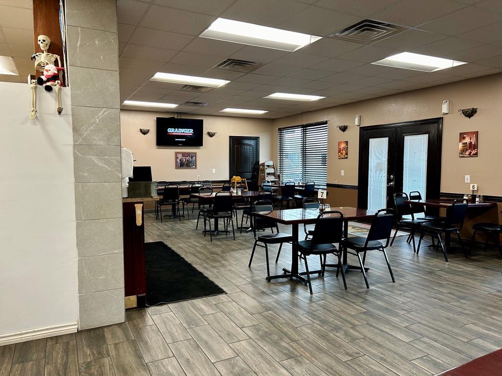 203 W Sealy Ave, 203 West Sealy Avenue, Monahans, TX 79756