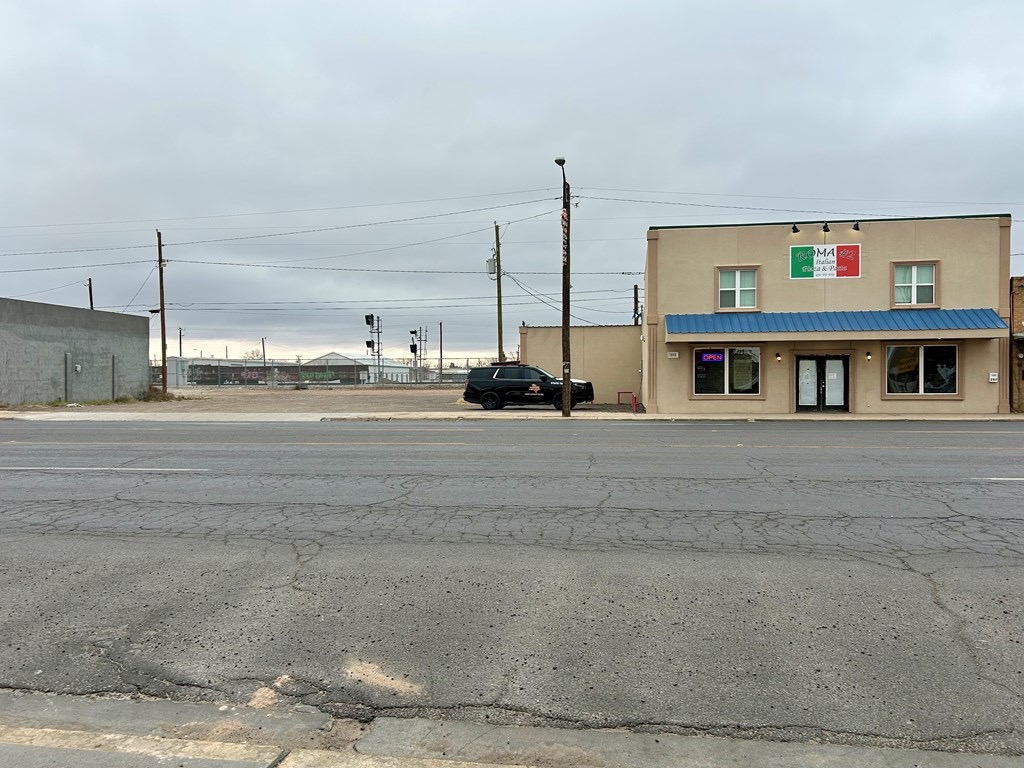 203 W Sealy Ave, 203 West Sealy Avenue, Monahans, TX 79756
