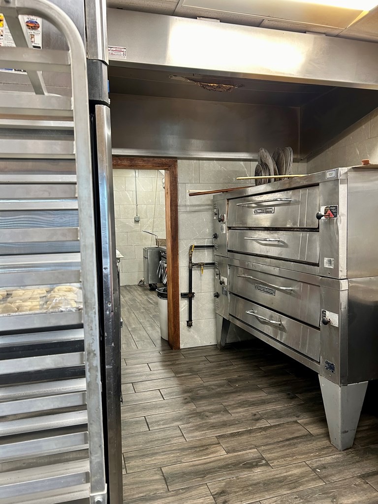 203 W Sealy Ave, 203 West Sealy Avenue, Monahans, TX 79756