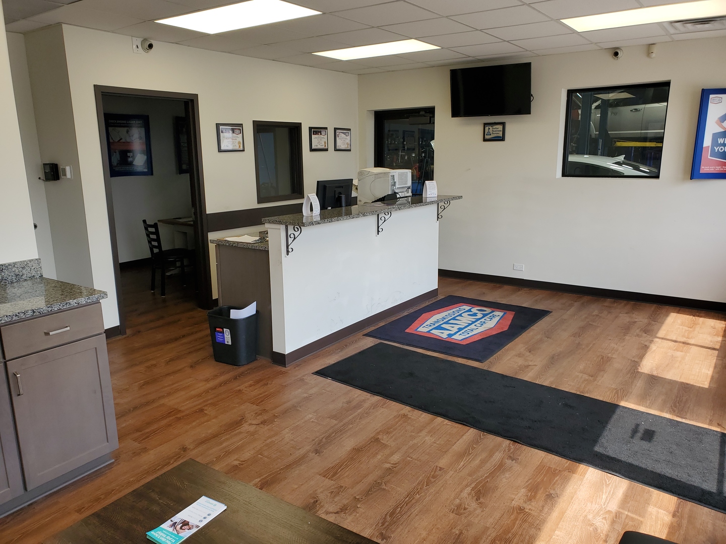 Libertyville Auto Repair Shop, 1406 North Milwaukee Avenue, Libertyville, IL 60048