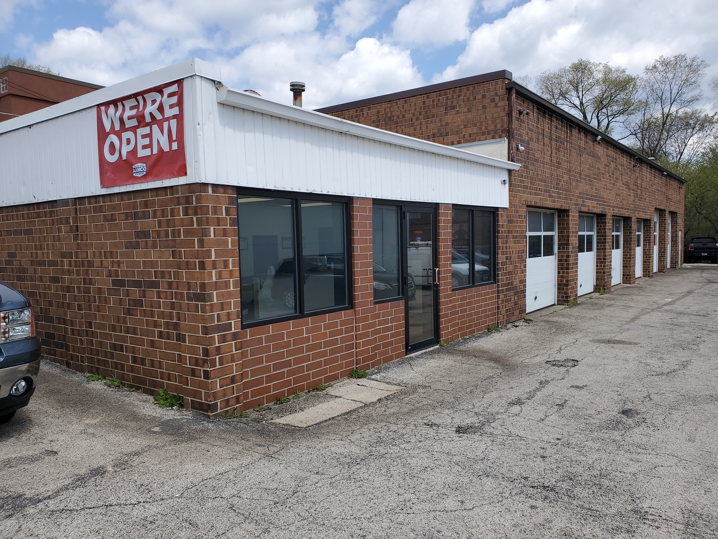 Libertyville Auto Repair Shop, 1406 North Milwaukee Avenue, Libertyville, IL 60048