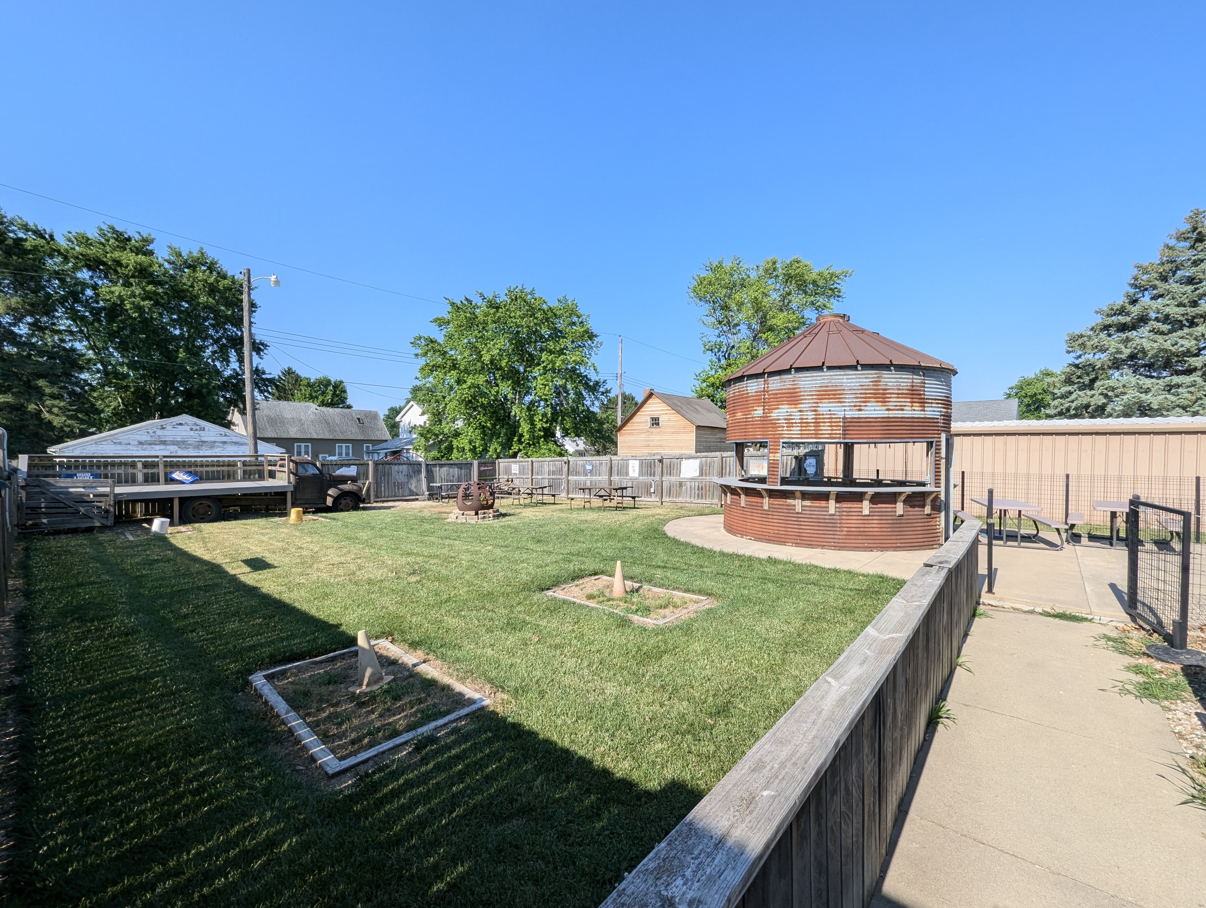 112 E Knoxville Street, 112 E KNOXVILLE Street, Brimfield, IL 61517