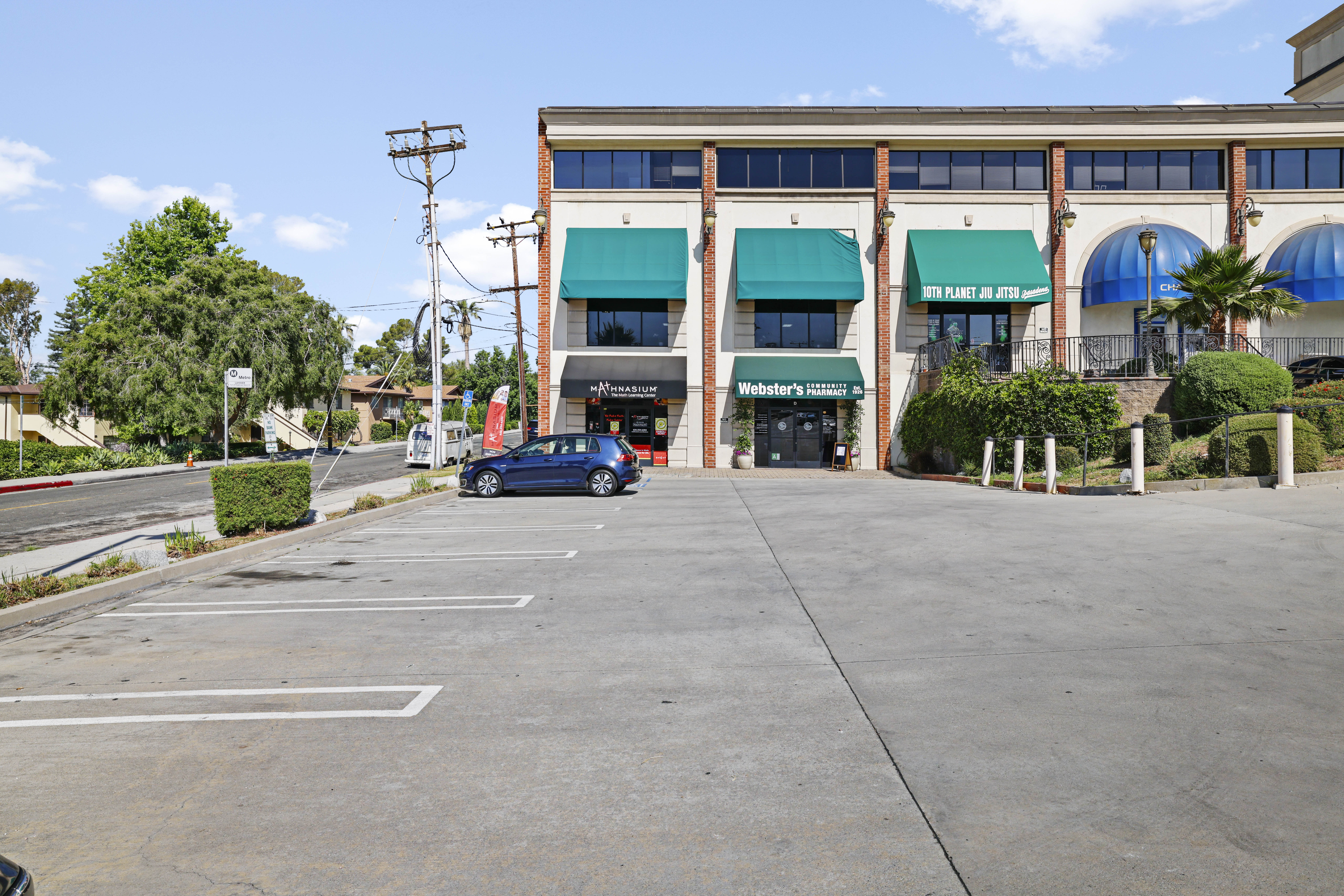 Chase Plaza, 2333 Lake Avenue, Altadena, CA 91001