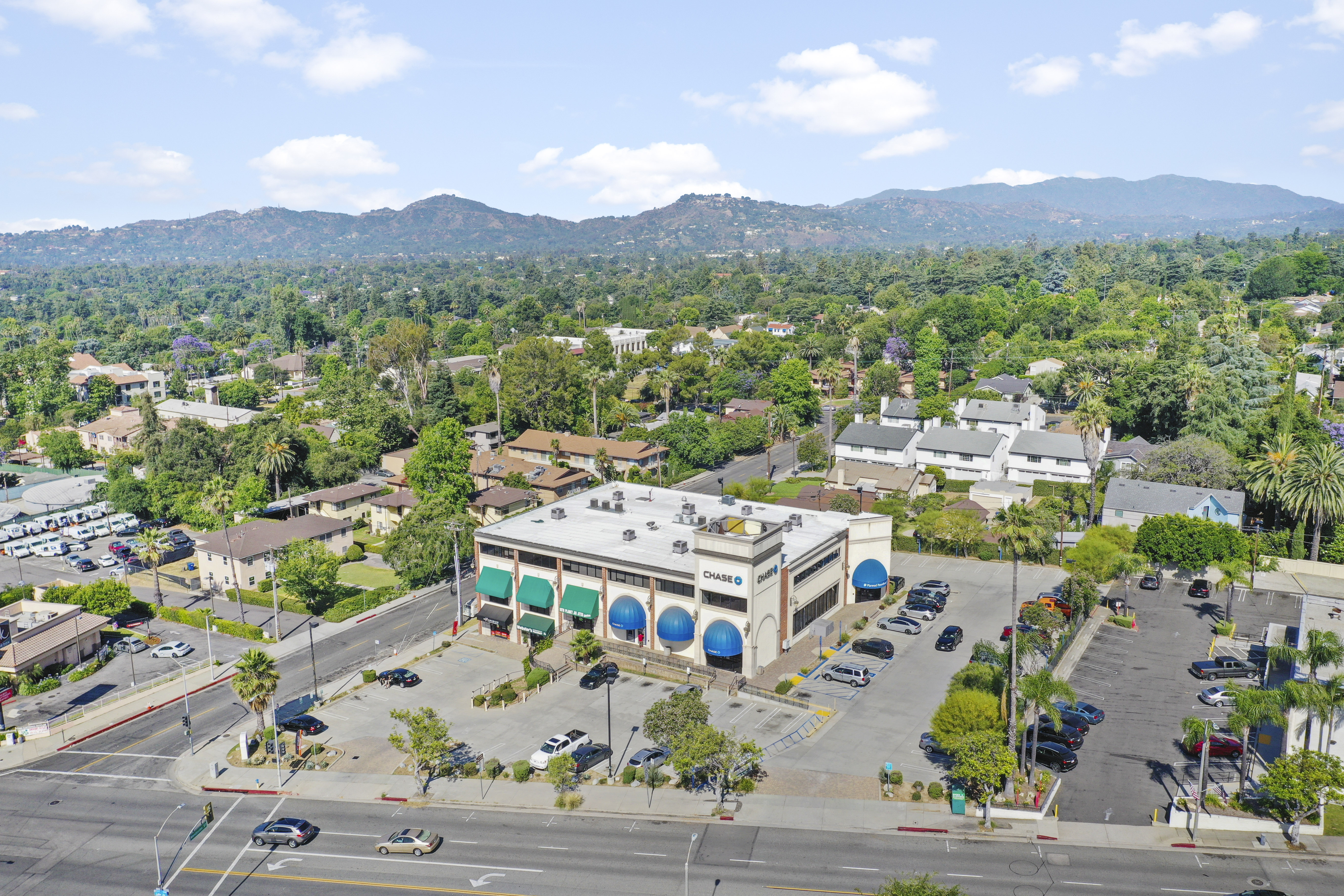 Chase Plaza, 2333 Lake Avenue, Altadena, CA 91001