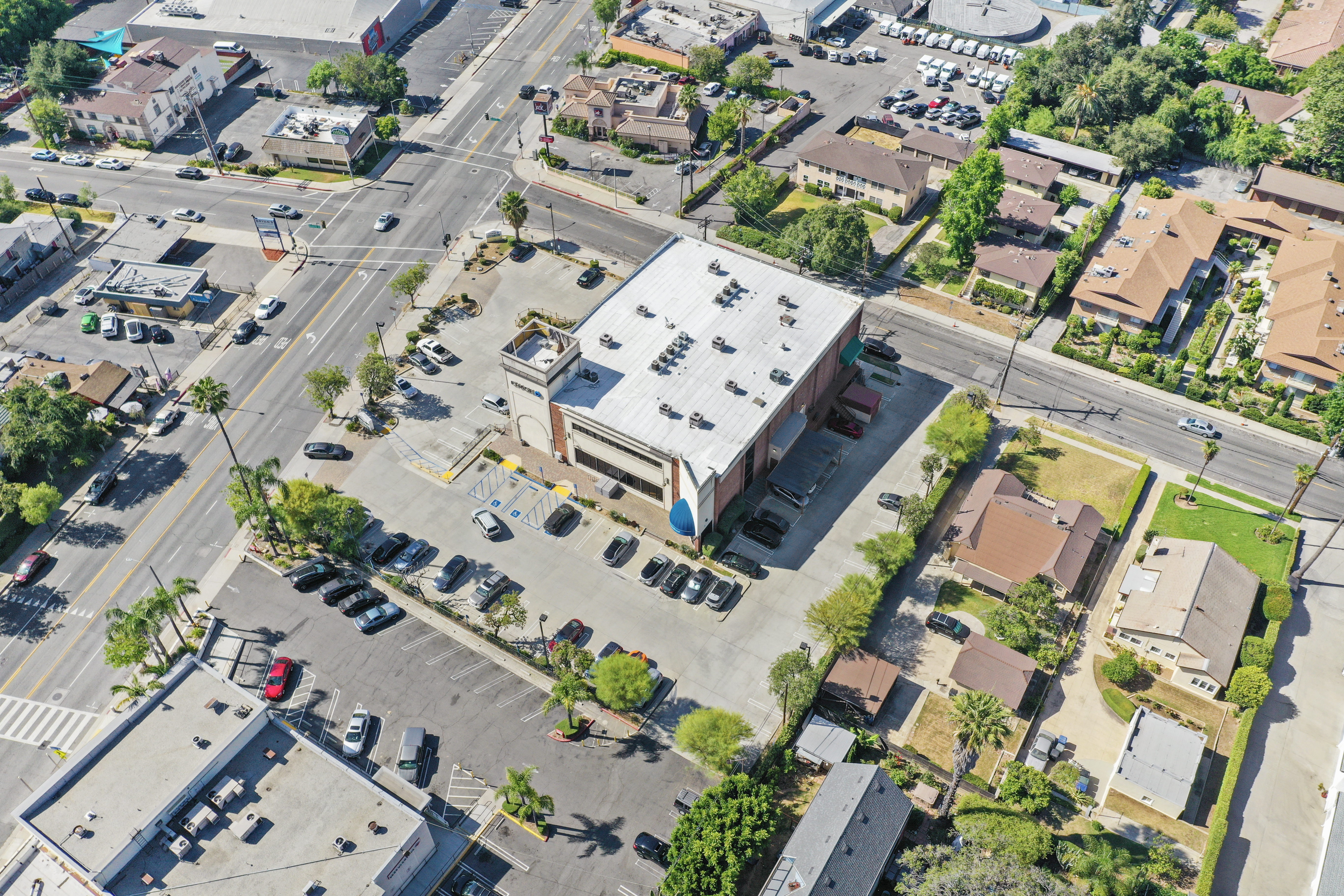 Chase Plaza, 2333 Lake Avenue, Altadena, CA 91001