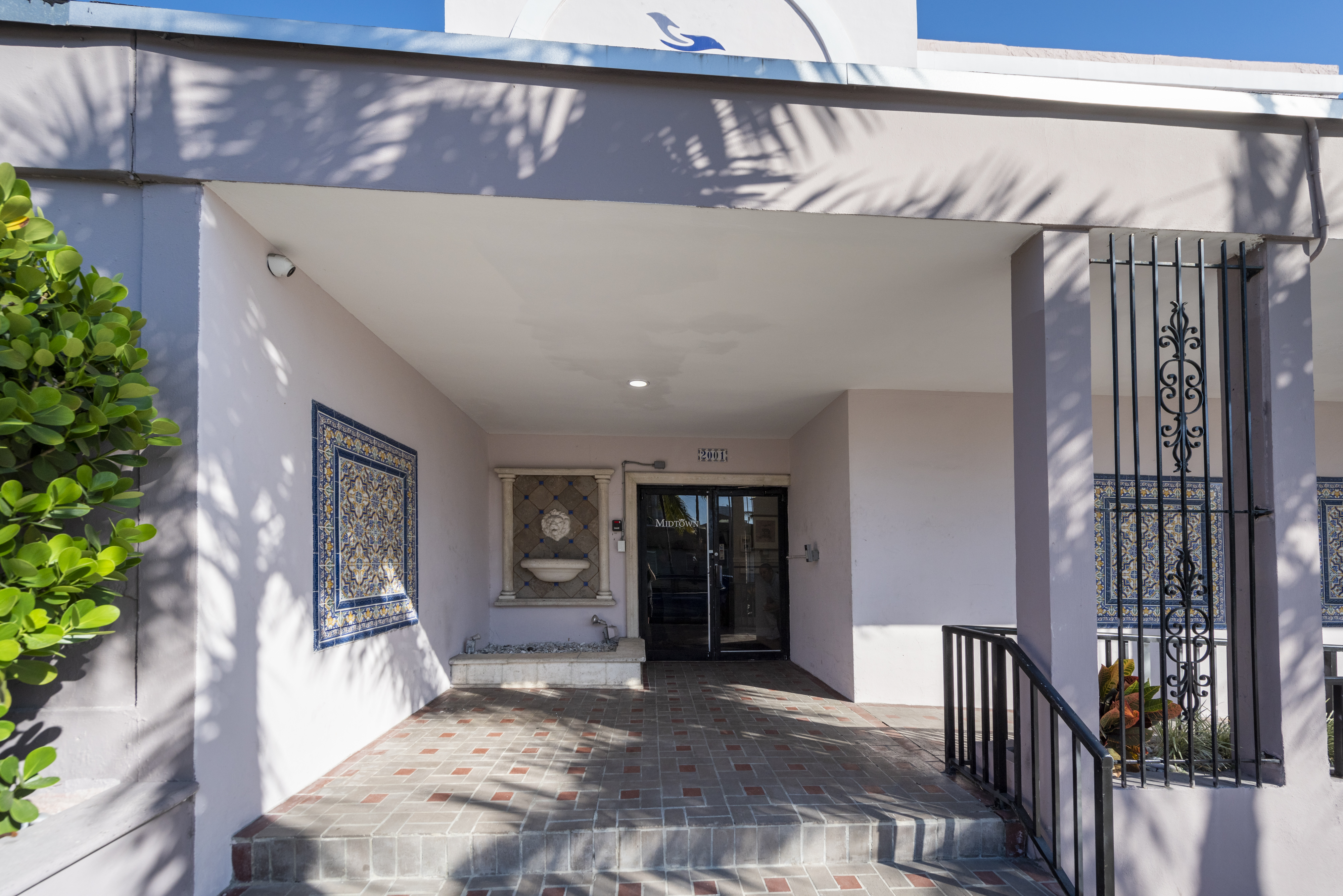 100 Assisted Living St, 2001 Polk Street, Hollywood, FL 33020