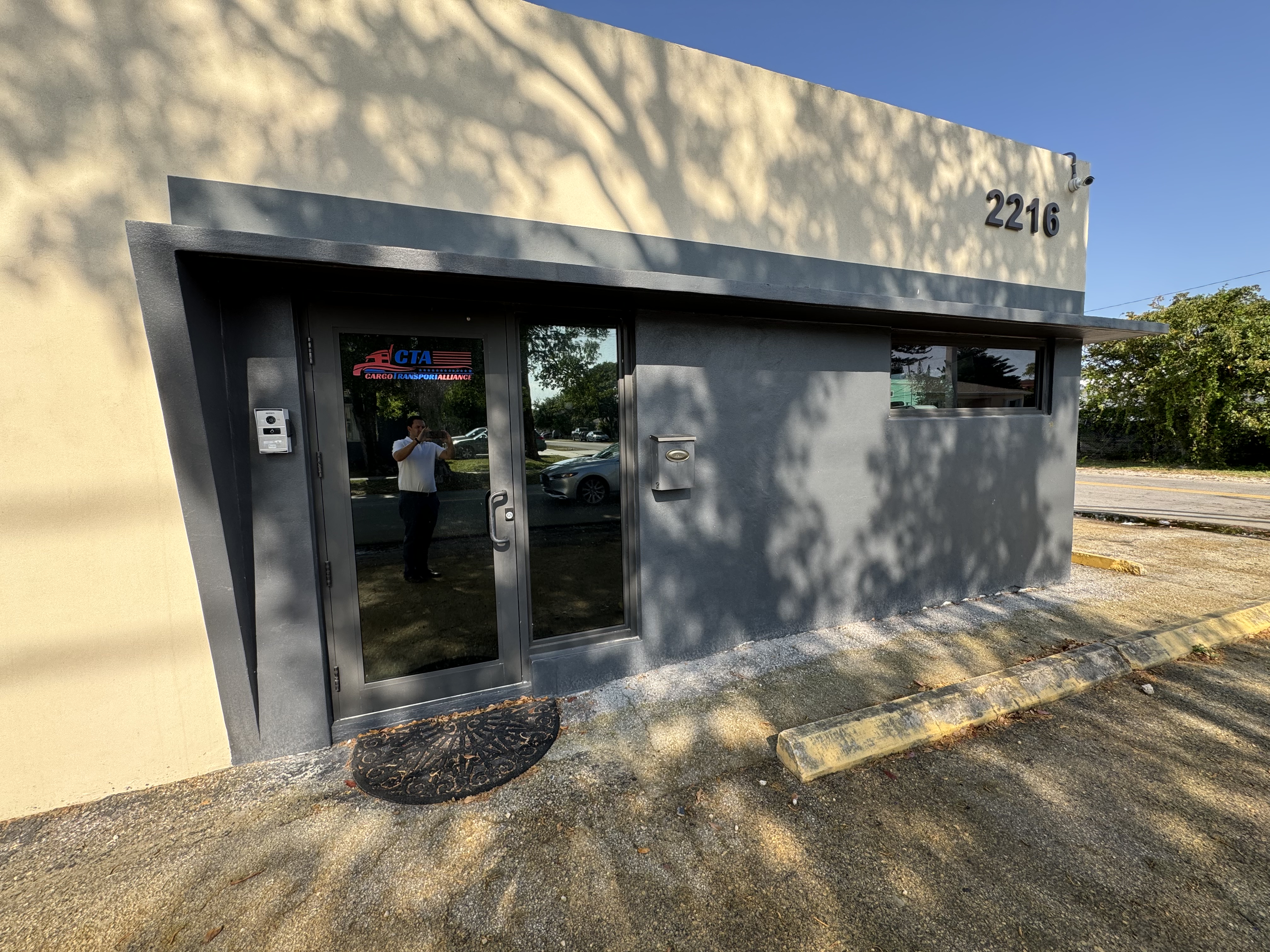 2216 N 20th Ave.