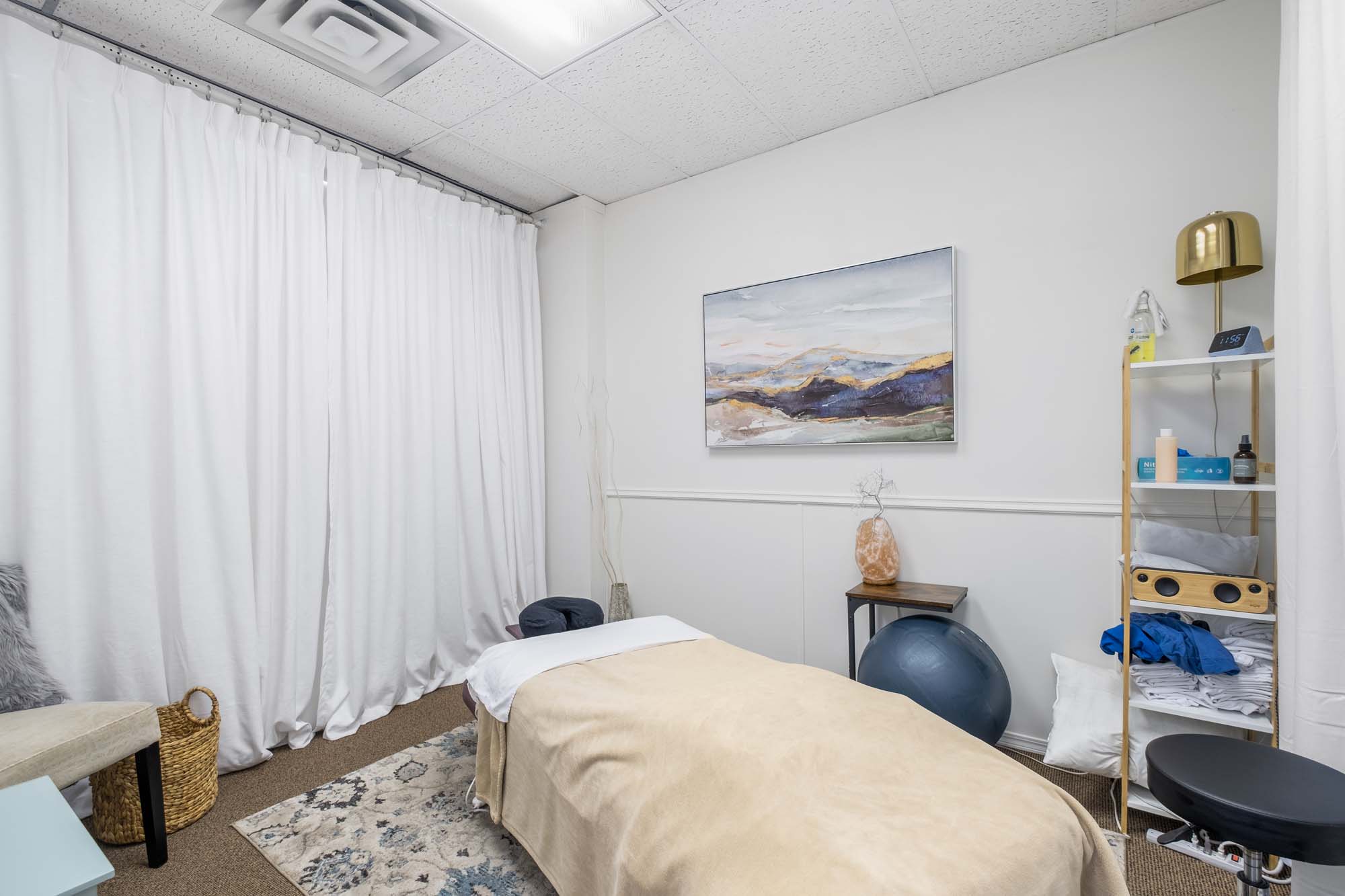 Ground-Level Srata Unit w Excellent Exposure, 1476 Saint Paul Street, Kelowna, BC V1Y 2E6, Canada