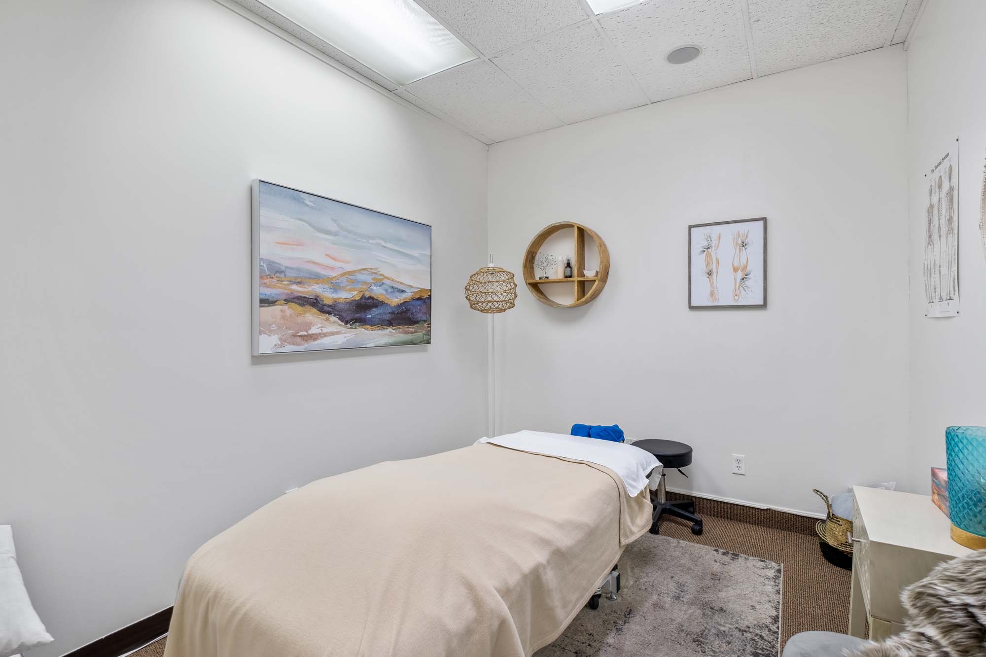 Ground-Level Srata Unit w Excellent Exposure, 1476 Saint Paul Street, Kelowna, BC V1Y 2E6, Canada