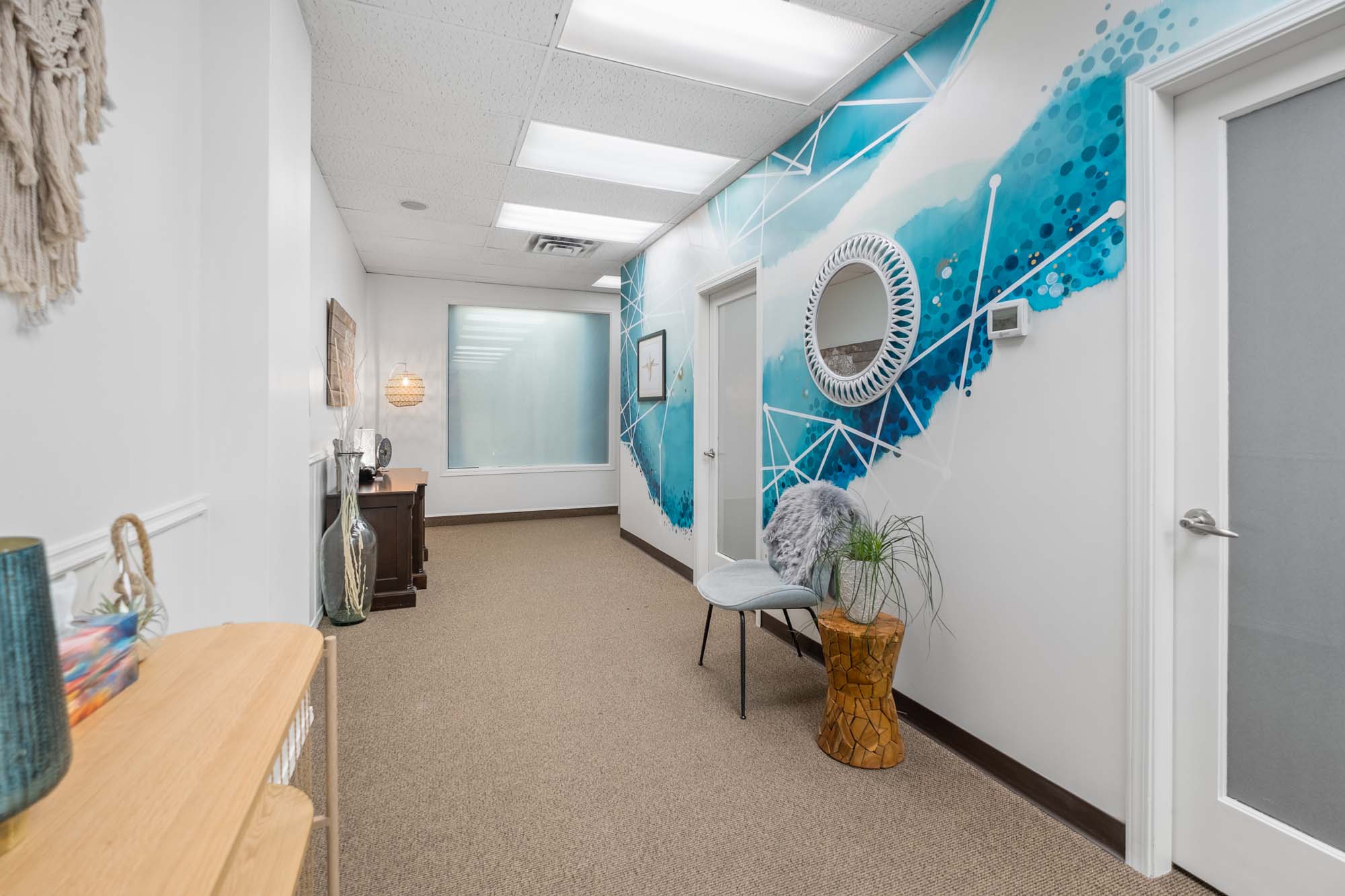 Ground-Level Srata Unit w Excellent Exposure, 1476 Saint Paul Street, Kelowna, BC V1Y 2E6, Canada