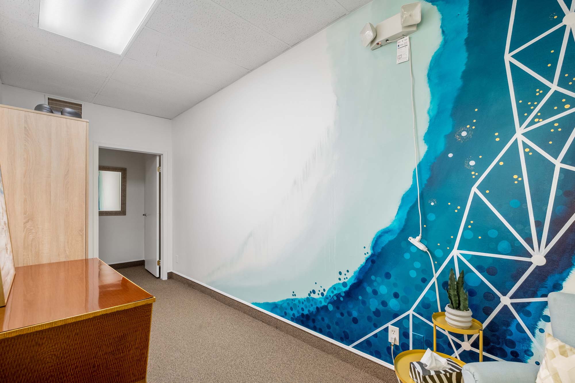 Ground-Level Srata Unit w Excellent Exposure, 1476 Saint Paul Street, Kelowna, BC V1Y 2E6, Canada
