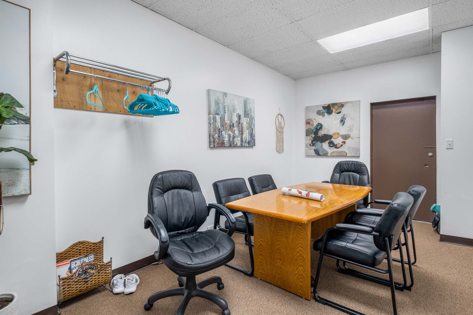 Ground-Level Srata Unit w Excellent Exposure, 1476 Saint Paul Street, Kelowna, BC V1Y 2E6, Canada