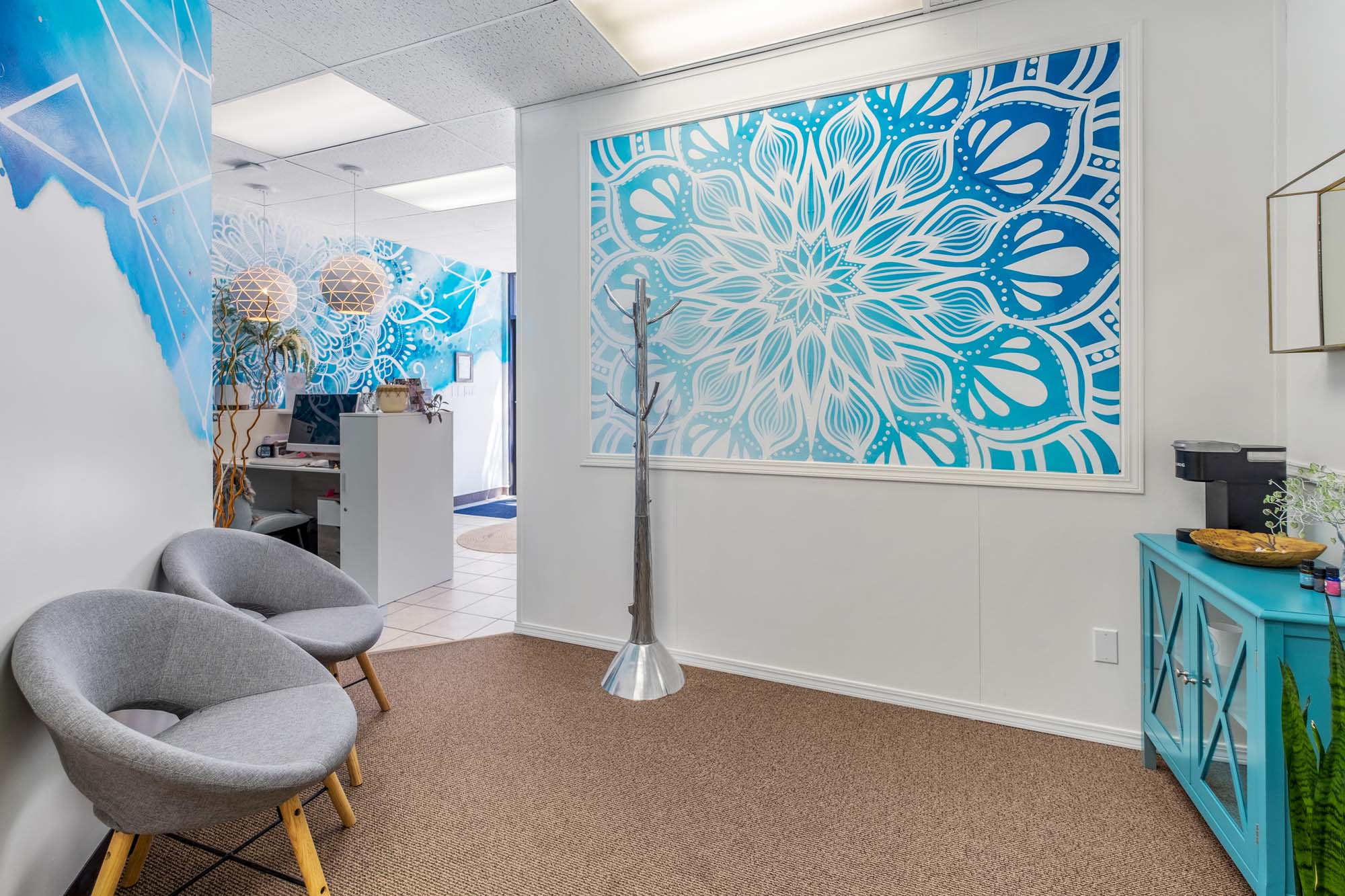 Ground-Level Srata Unit w Excellent Exposure, 1476 Saint Paul Street, Kelowna, BC V1Y 2E6, Canada