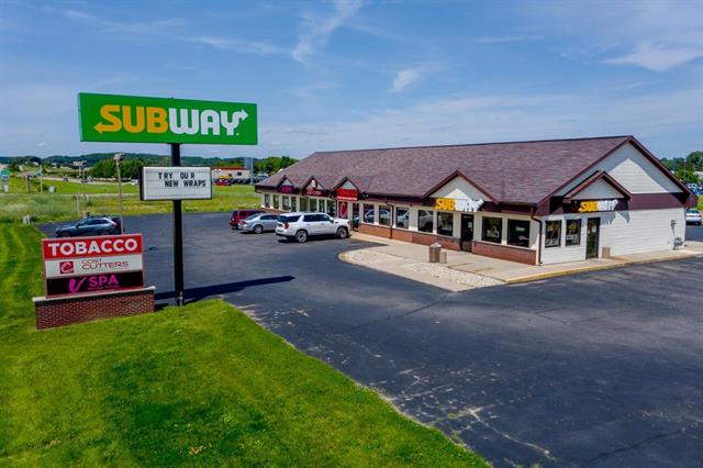 4-Unit Strip Center For Sale, 2933 New Pinery Road, Portage, WI 53901