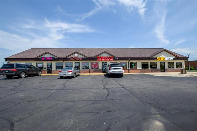4-Unit Strip Center For Sale, 2933 New Pinery Road, Portage, WI 53901