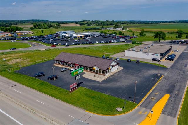 4-Unit Strip Center For Sale, 2933 New Pinery Road, Portage, WI 53901