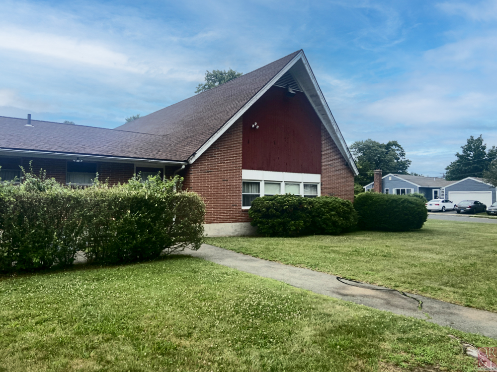 6,692± SF CHURCH BUILDING