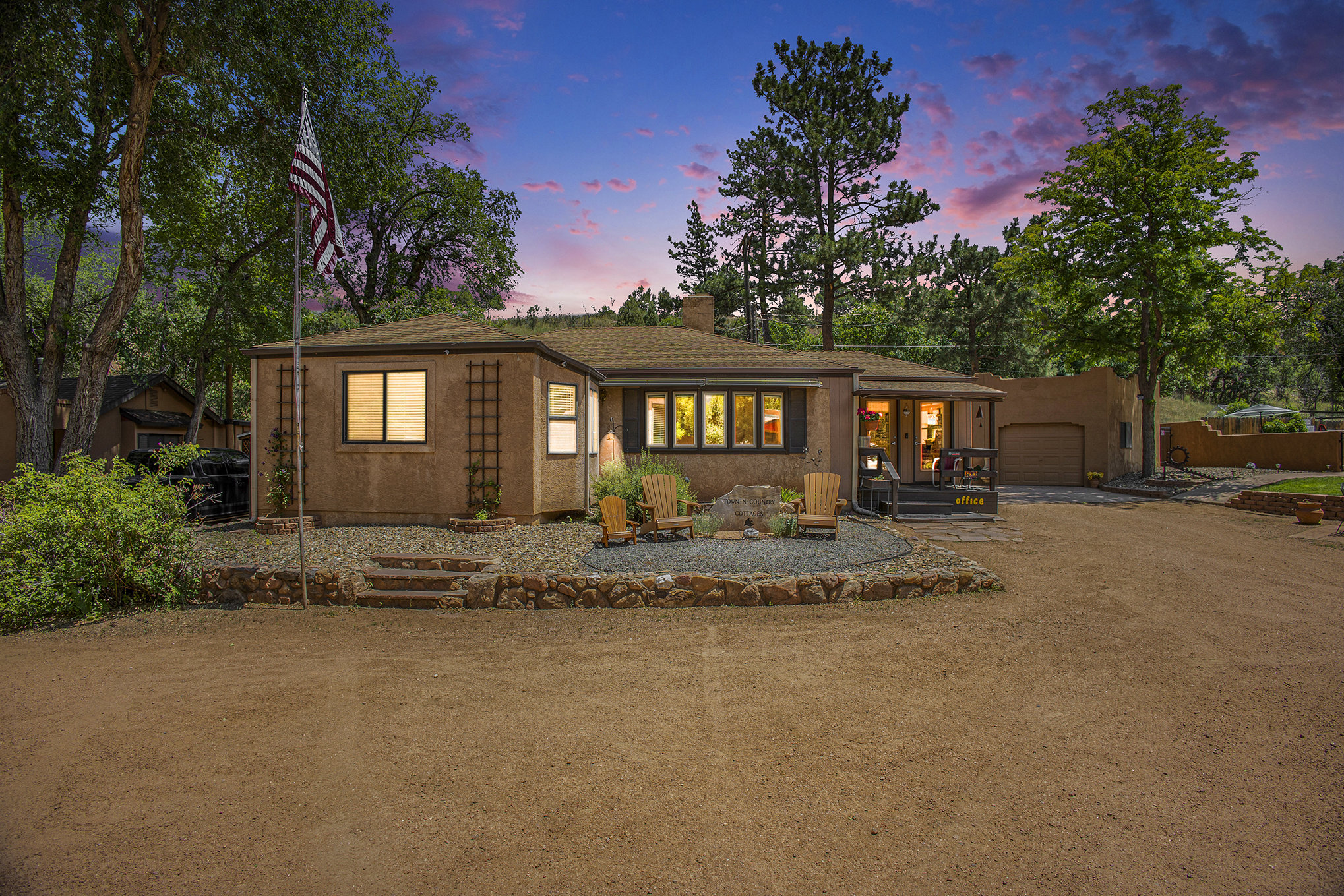 Town-N-Country Cottages, 123 Crystal Park Road, Manitou Springs, CO 80829