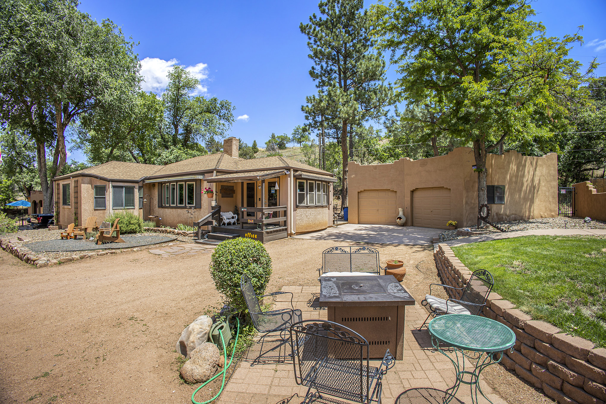 Town-N-Country Cottages, 123 Crystal Park Road, Manitou Springs, CO 80829