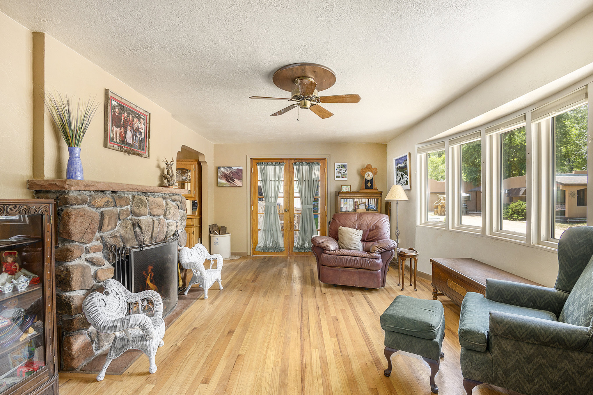 Town-N-Country Cottages, 123 Crystal Park Road, Manitou Springs, CO 80829