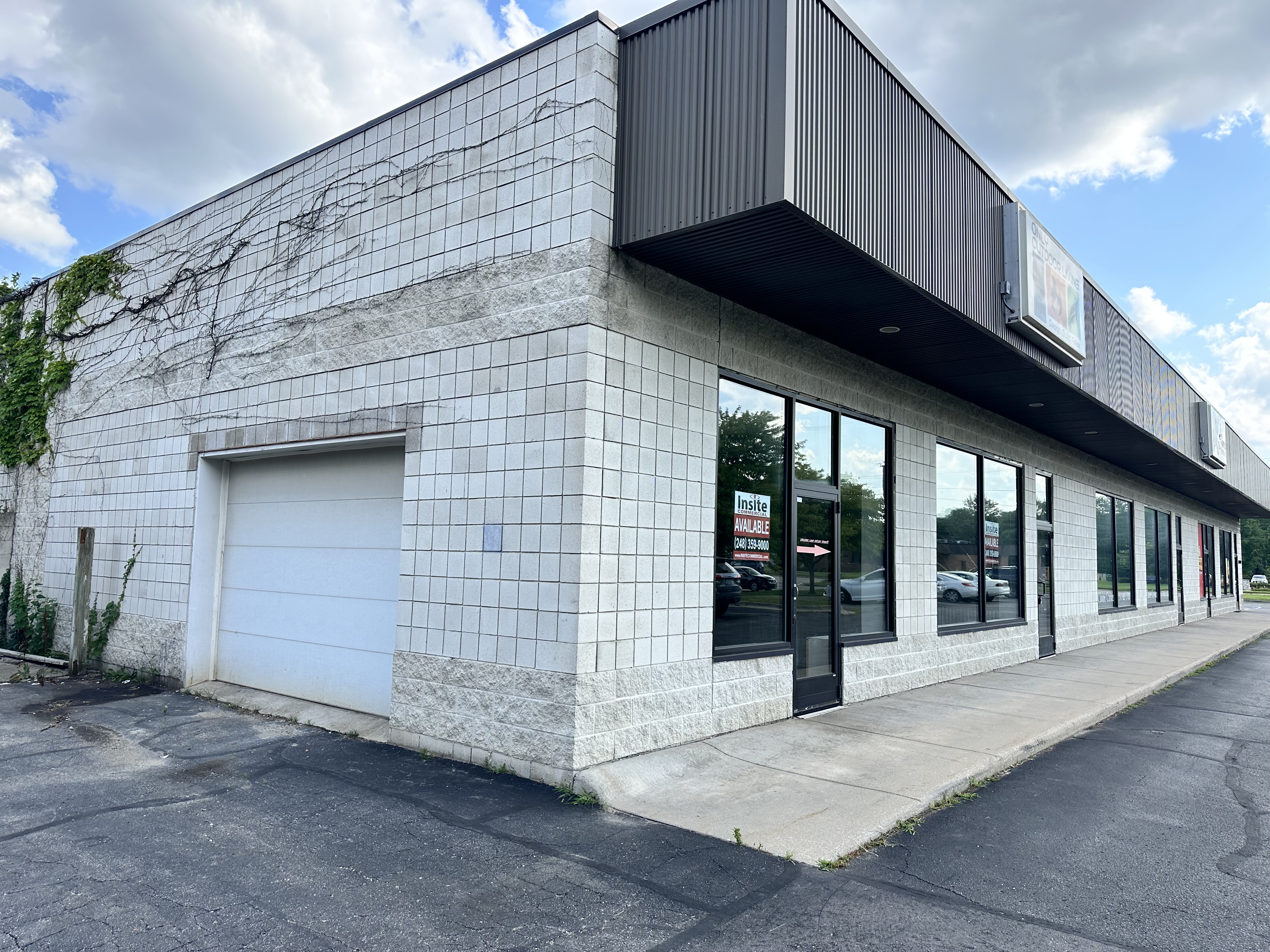 Retail Center in Holt, 2460 North Cedar Street, Holt, MI 48842