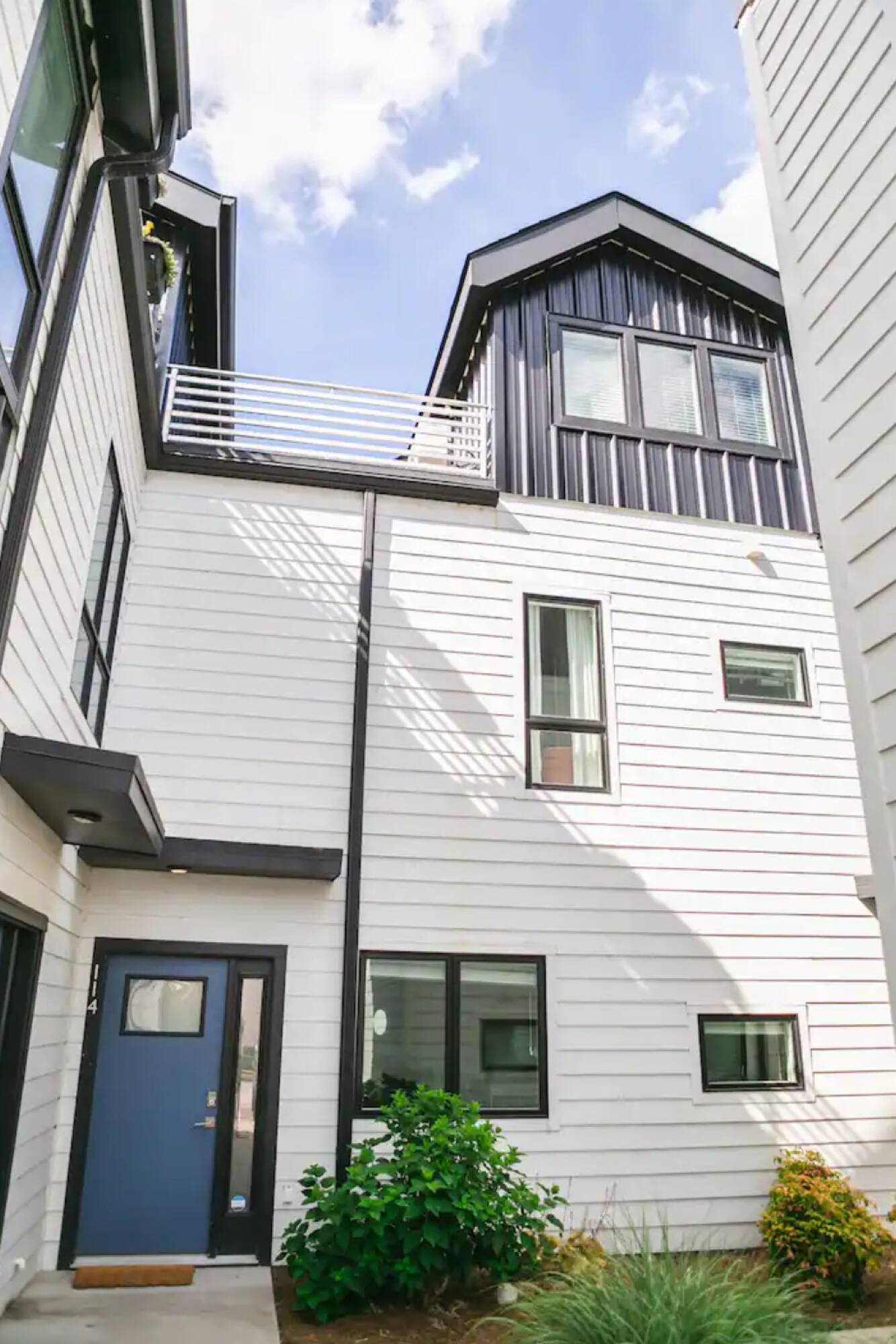 SOUTHSIDE SHORT TERM VACATION RENTAL- INVESTMENT OPPORTUNITY
