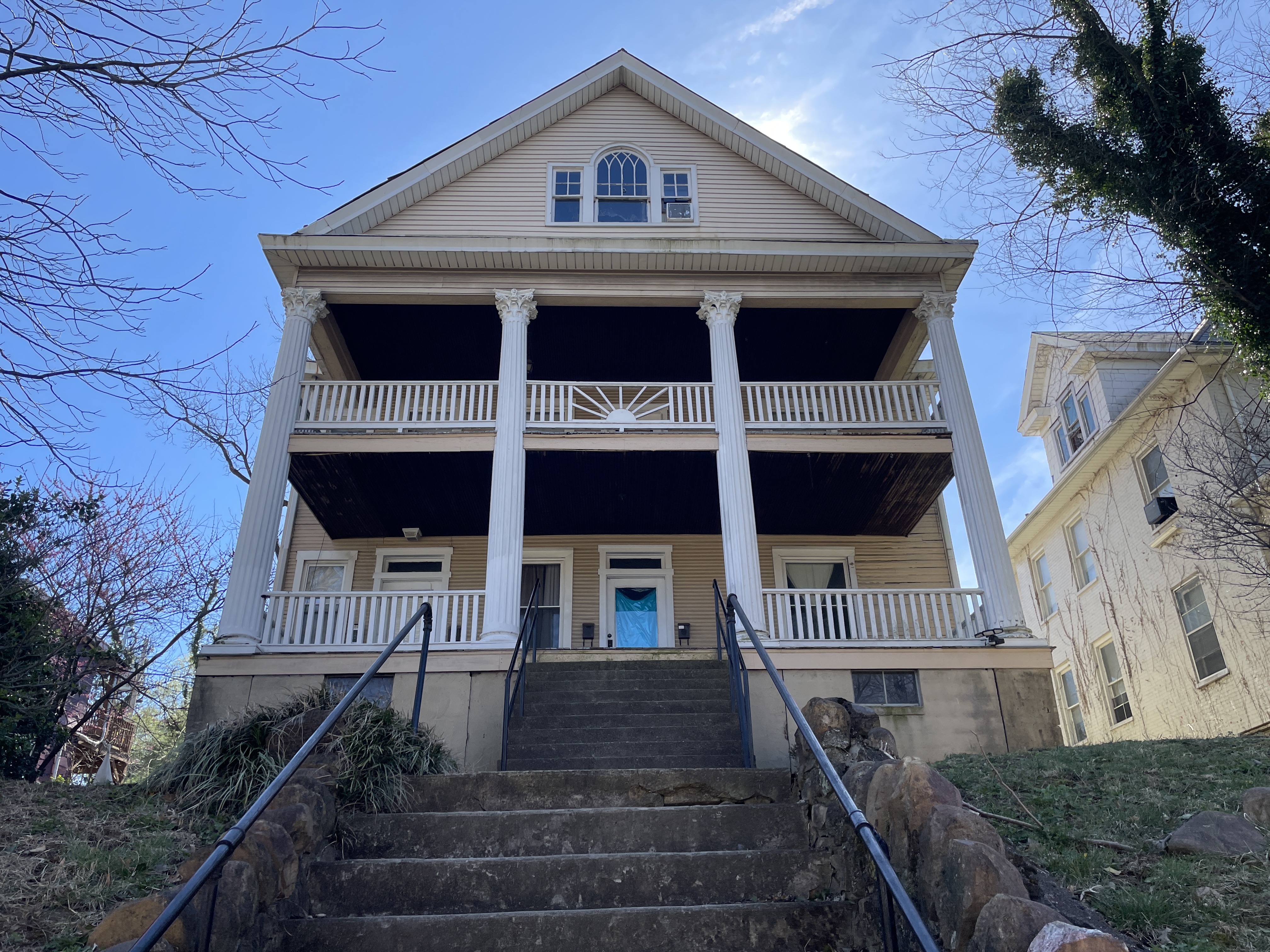1326 Maple Ave