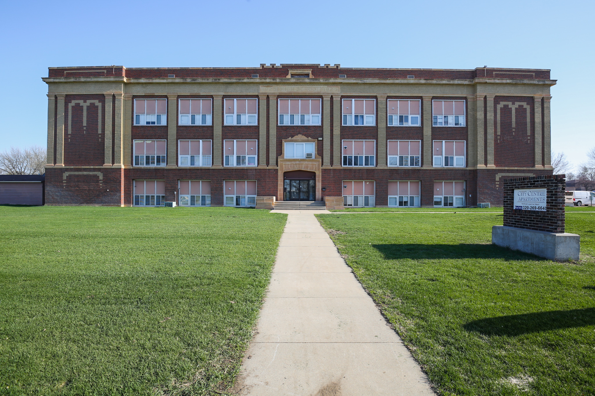 109 E Luverne St - City Centre Apartements, 109 East Luverne Street, Luverne, MN 56156