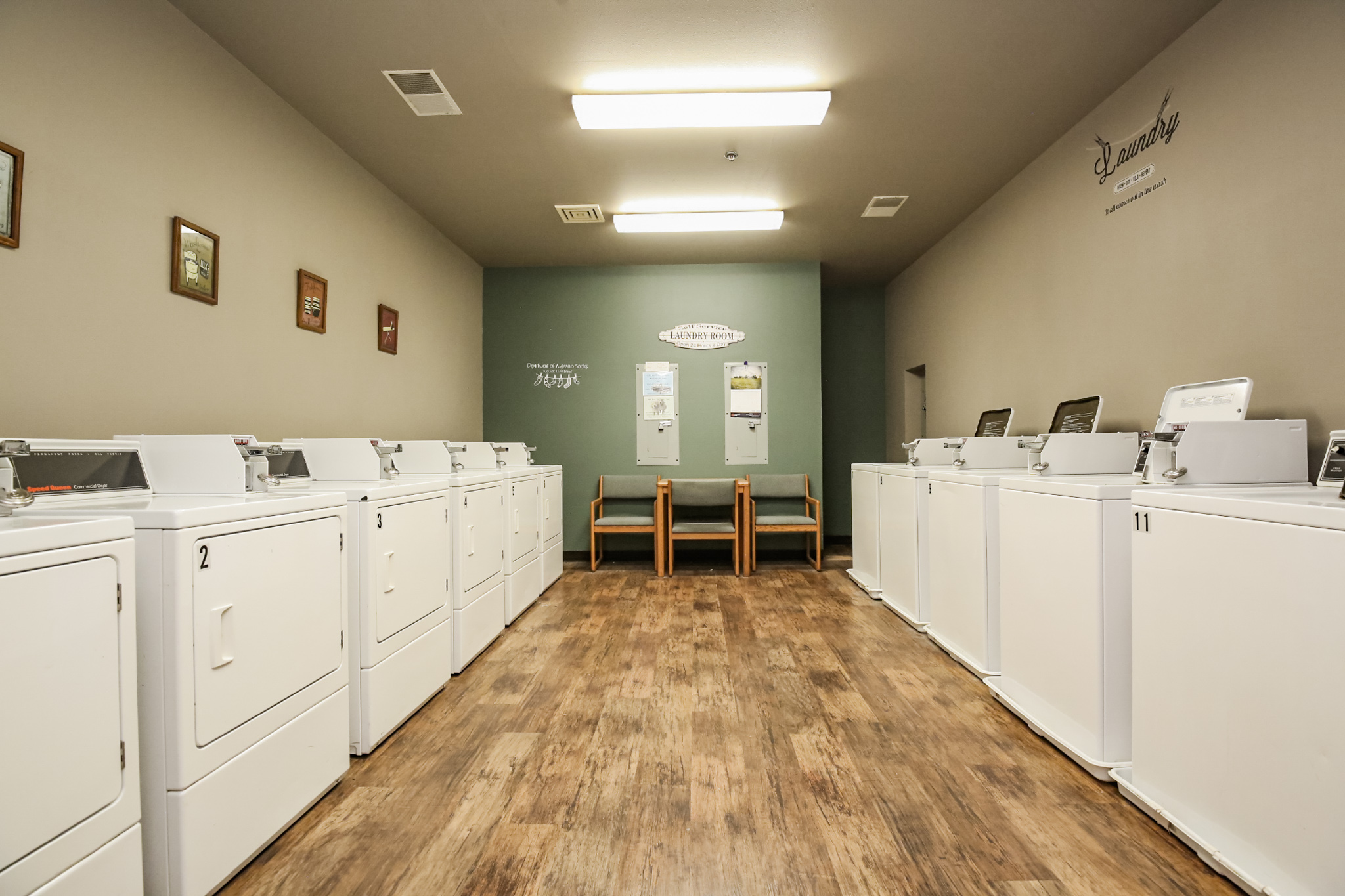 109 E Luverne St - City Centre Apartements, 109 East Luverne Street, Luverne, MN 56156
