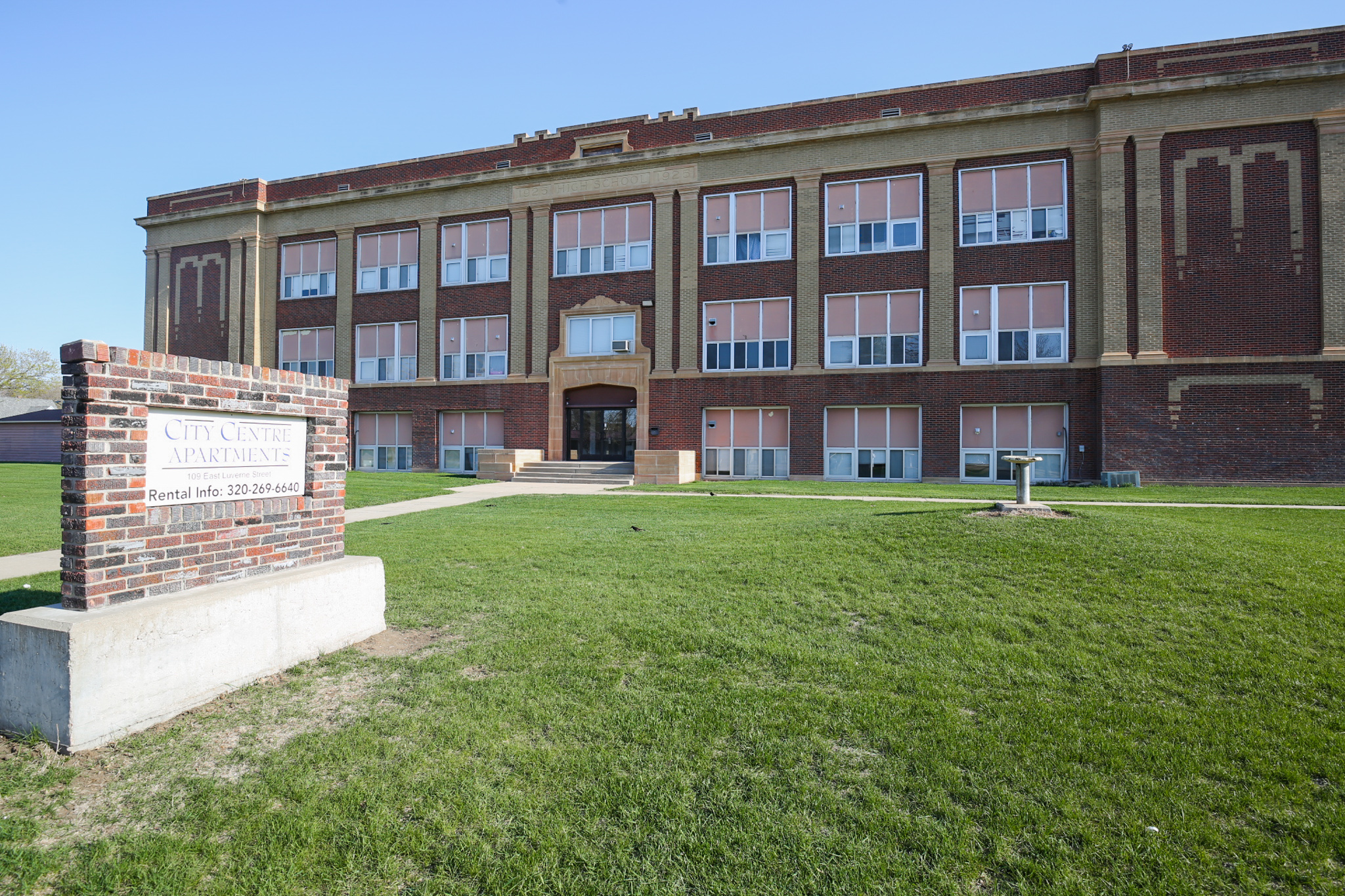 109 E Luverne St - City Centre Apartements, 109 East Luverne Street, Luverne, MN 56156