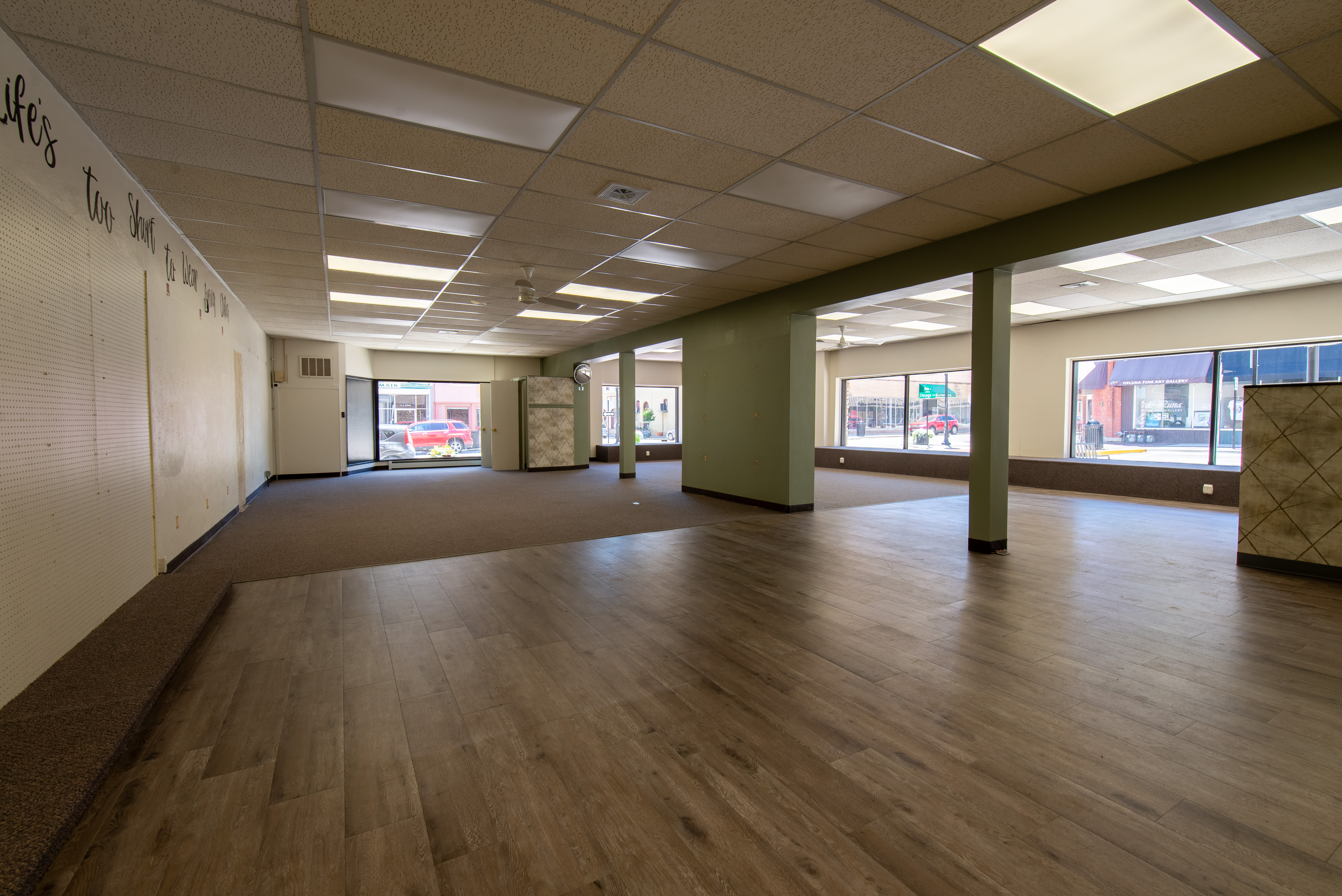 19-21 S Chicago Ave, 19 South Chicago Avenue, Freeport, IL 61032